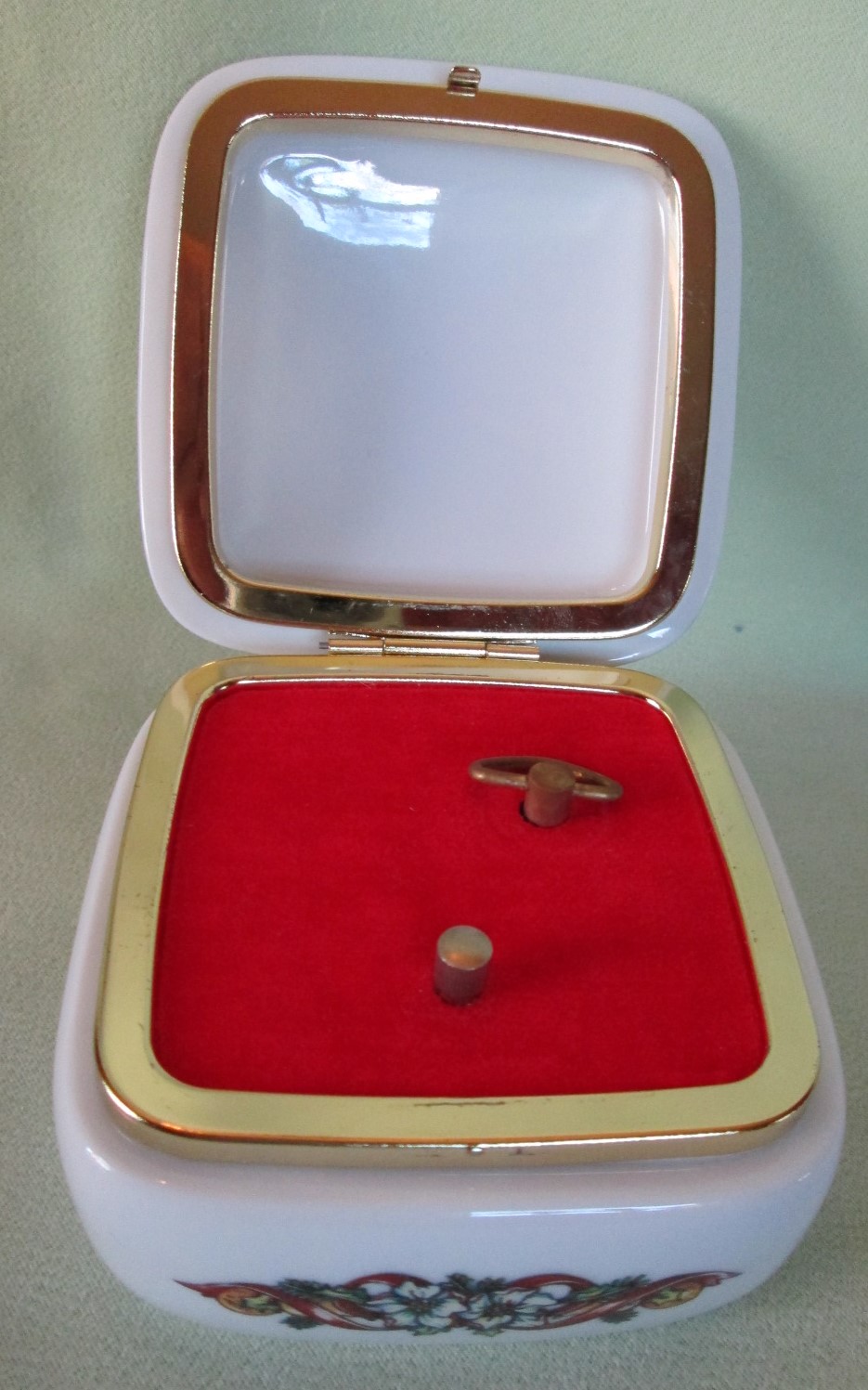 Music Box Cardinals Joy To The World