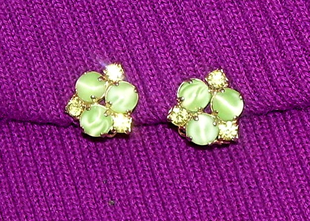 Claw Set Green Rhinestone  Cabochon Glass clip earrings
