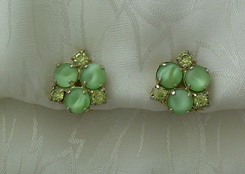 Claw Set Green Rhinestone  Cabochon Glass clip earrings
