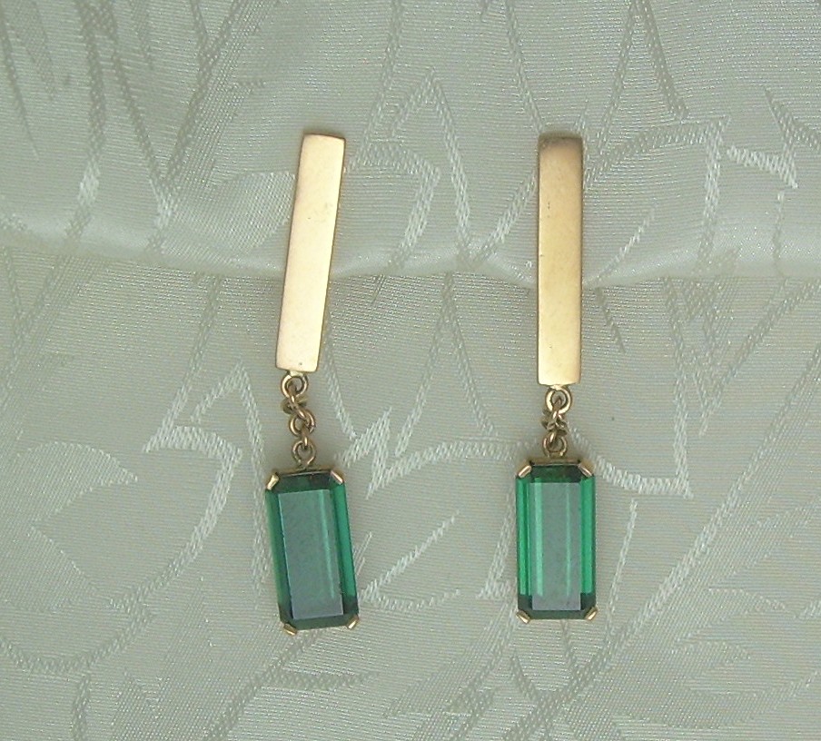 Emerald Glass Rose Gold Screwback Earrings