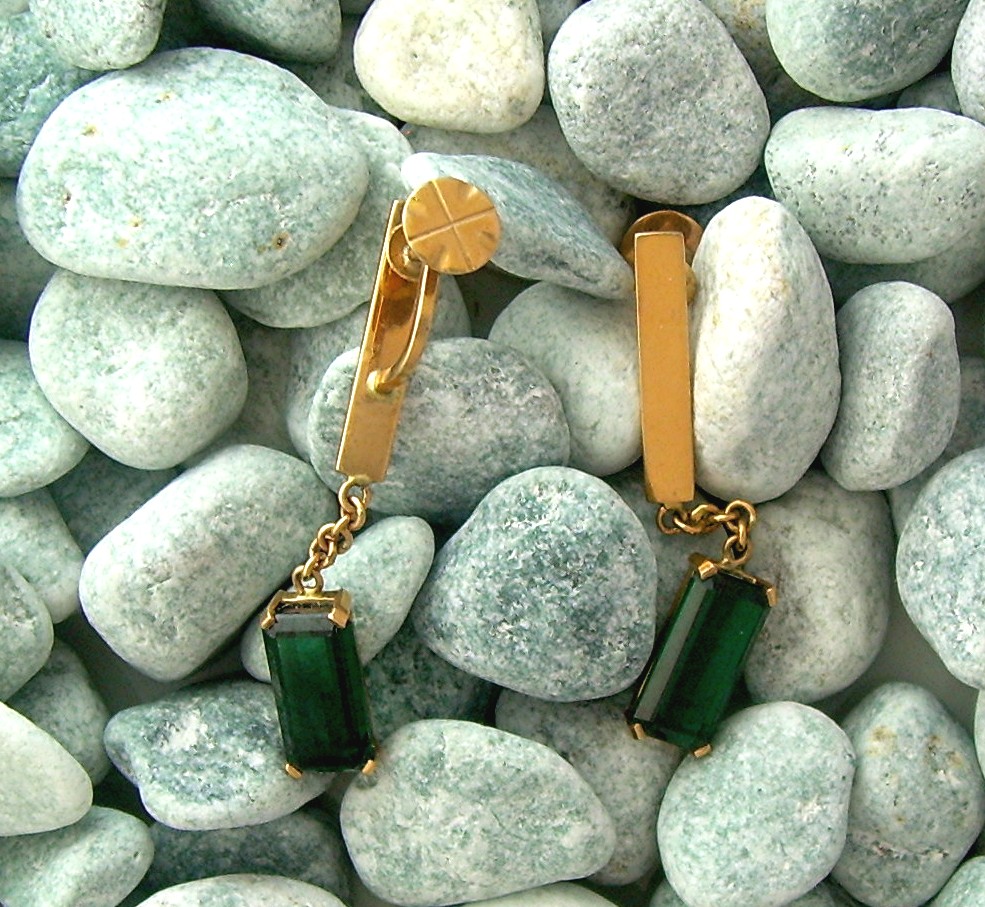 Emerald Glass Rose Gold Screwback Earrings