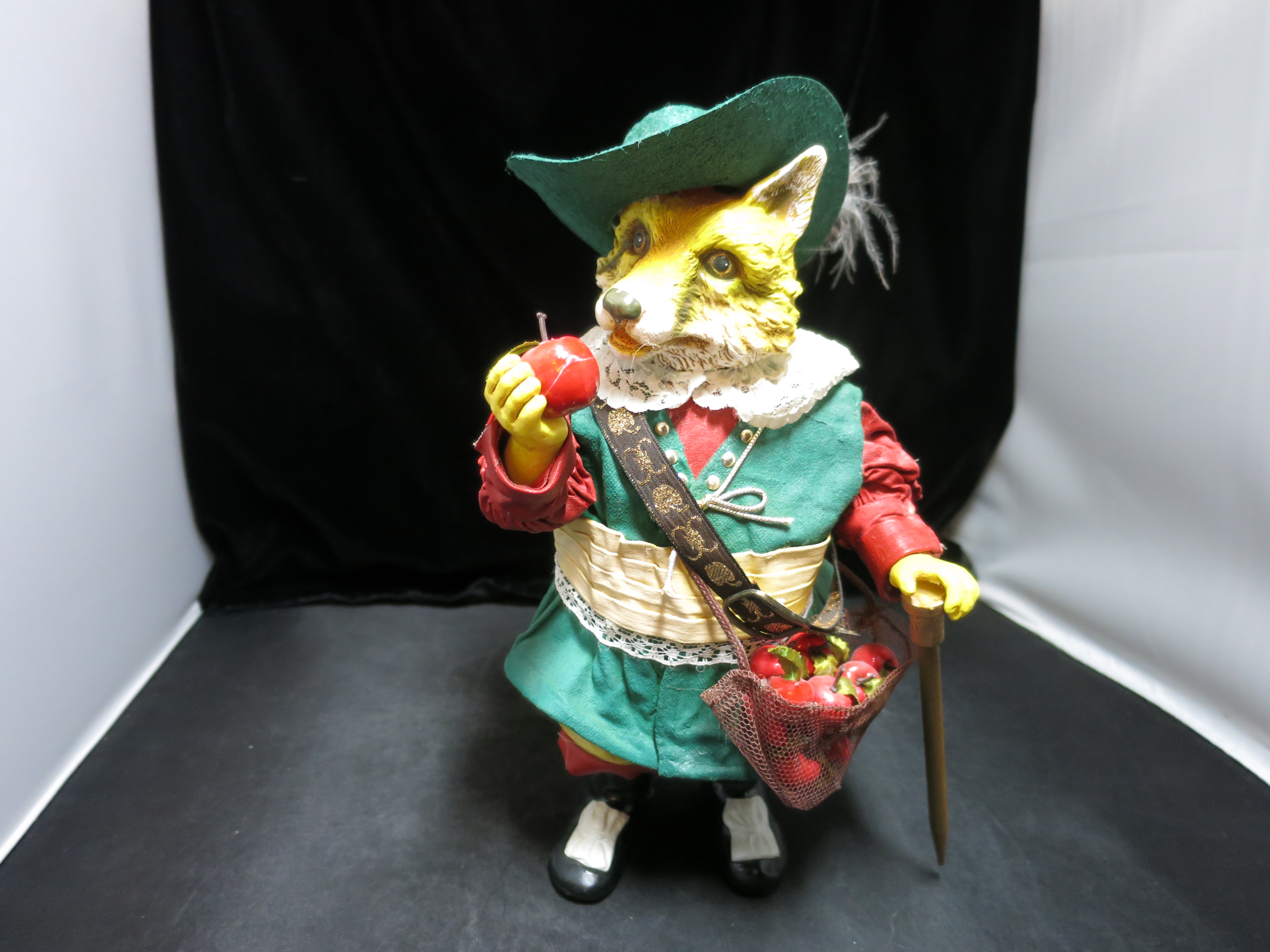 Clothtique Possible Dreams Fox Musketeer Hat Apples