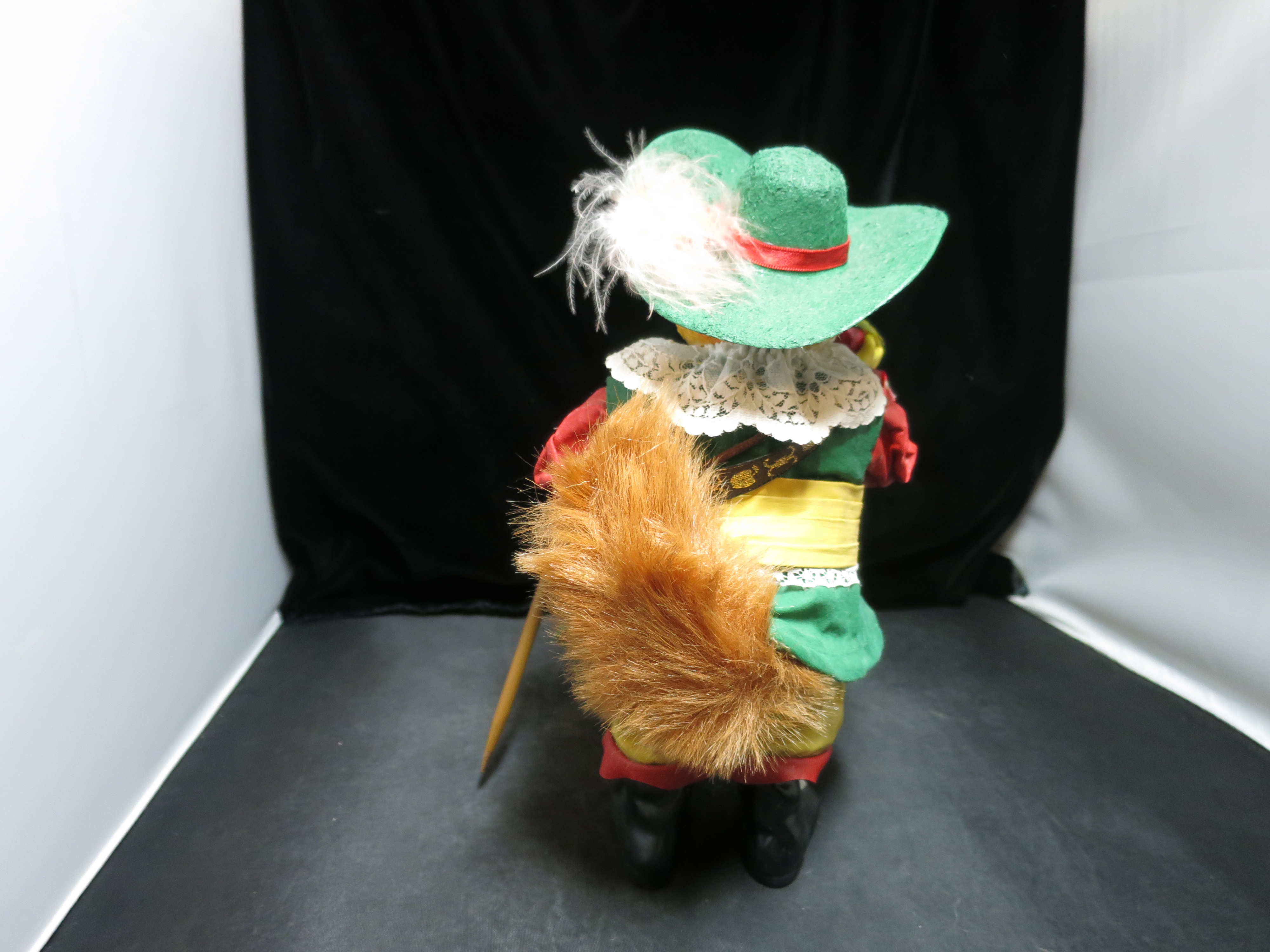 Clothtique Possible Dreams Fox Musketeer Hat Apples