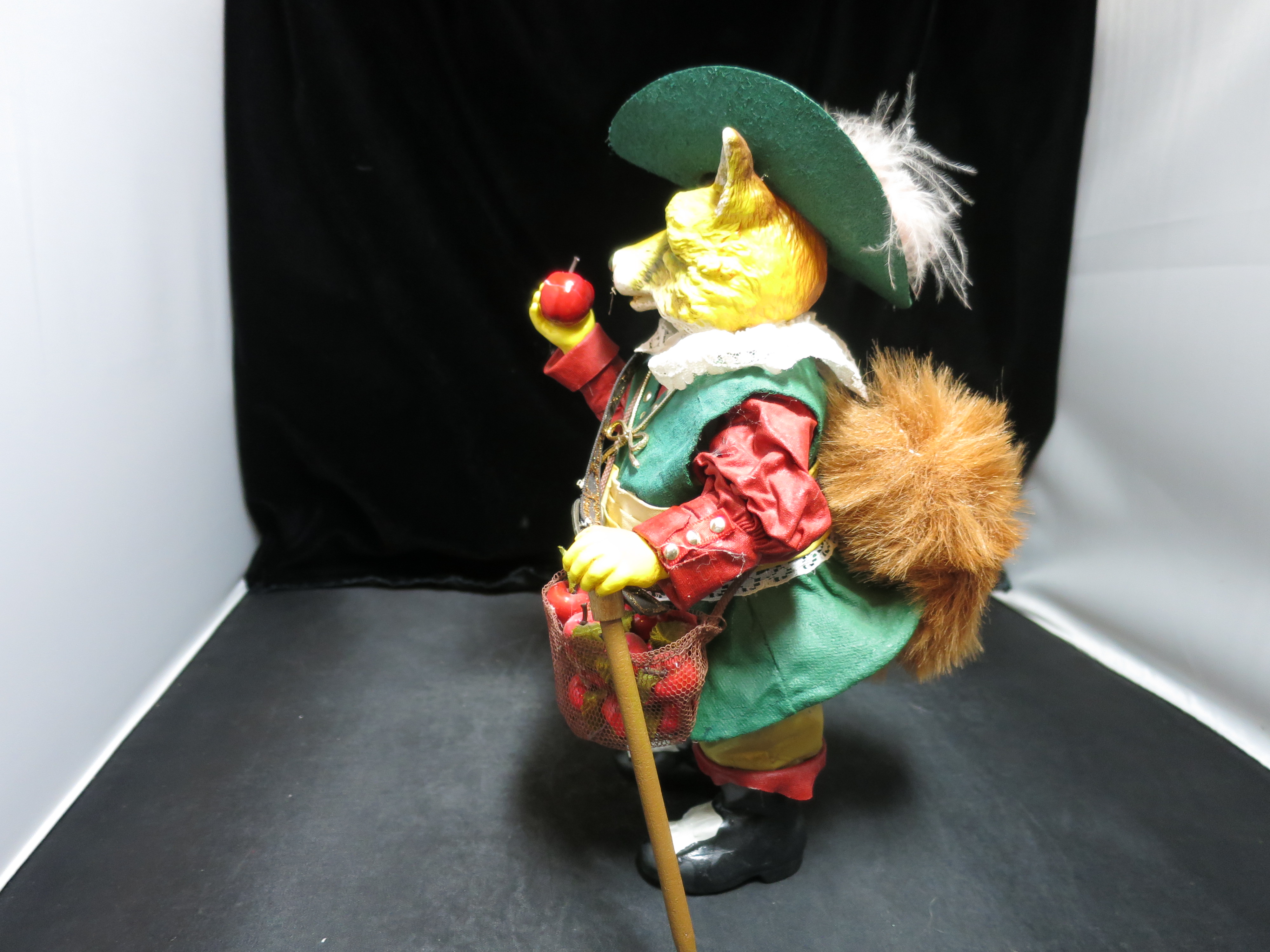 Clothtique Possible Dreams Fox Musketeer Hat Apples