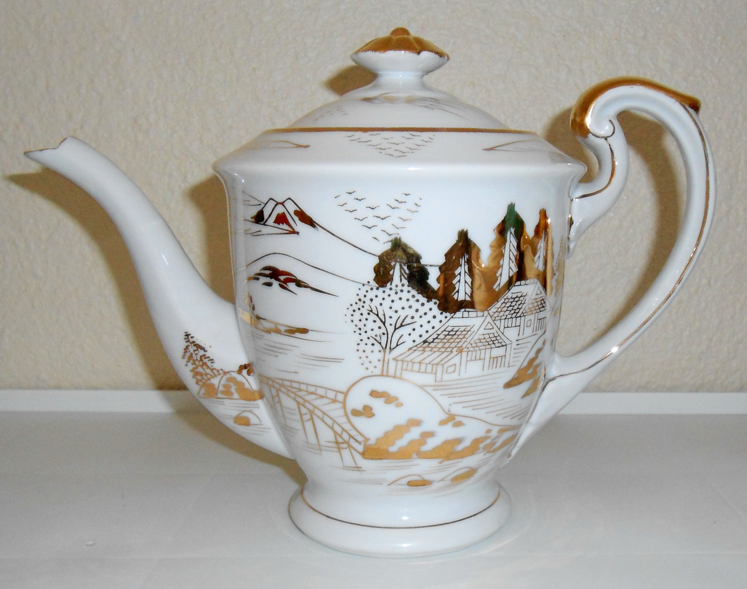 Kutani China Porcelain Gold Countryside Teapot W/Lid!