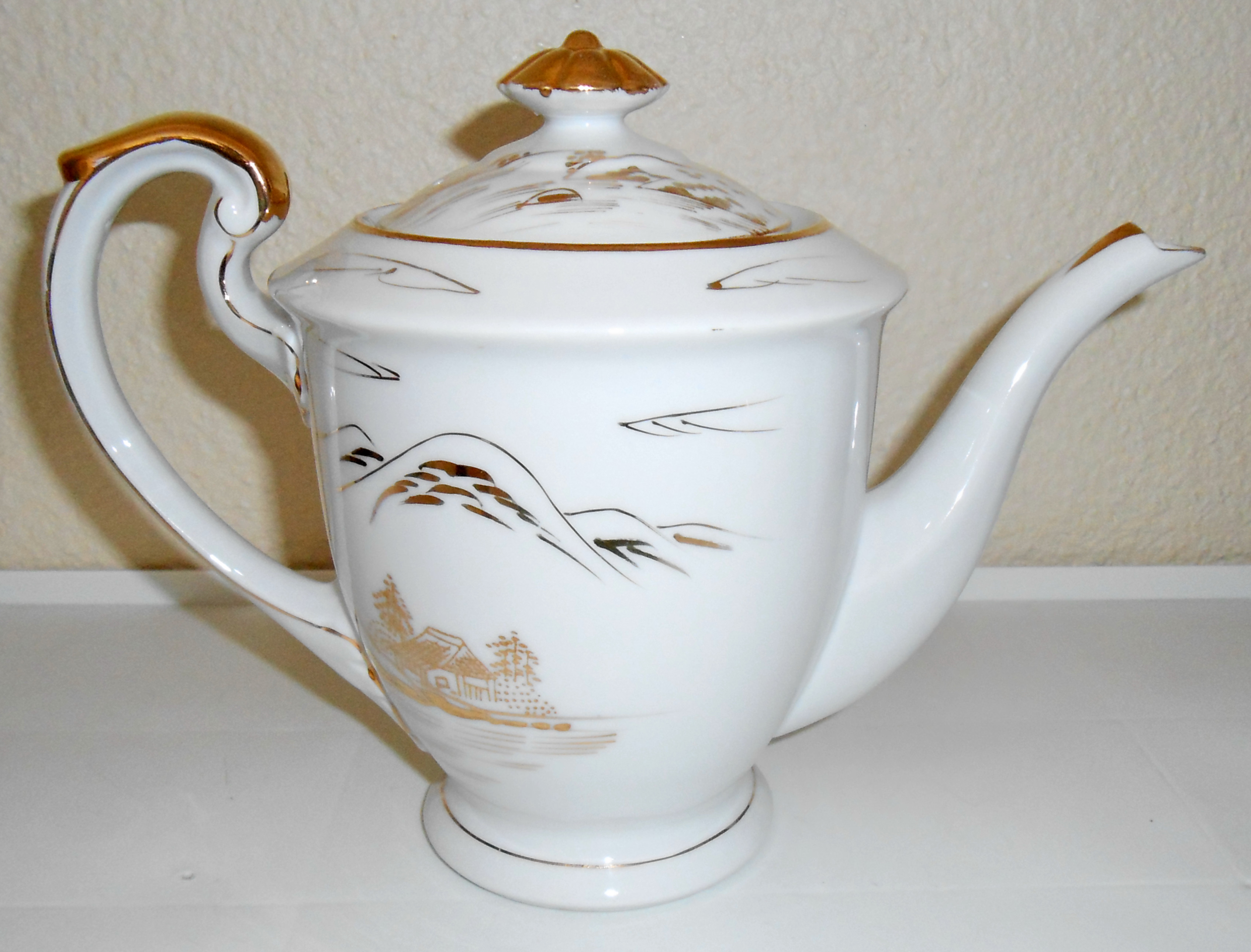 Kutani China Porcelain Gold Countryside Teapot W/Lid!