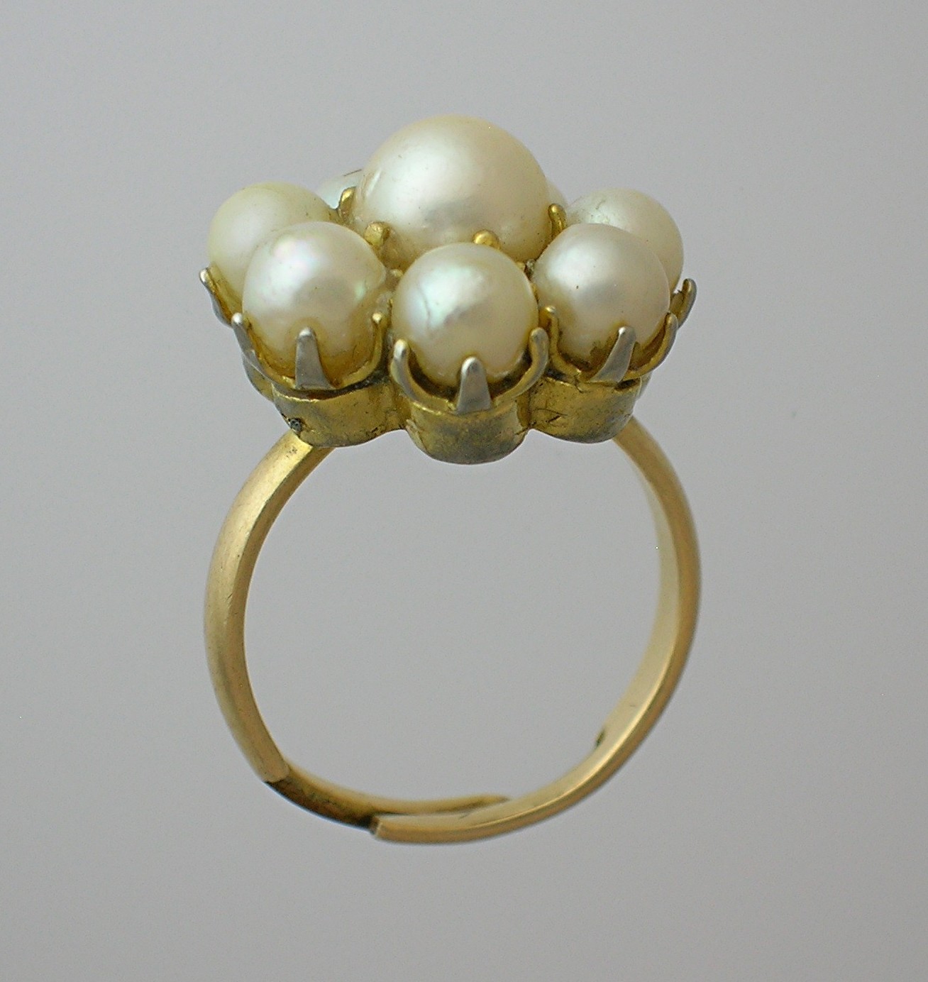 Genuine Pearl Cluster Ring With 8 Lustrous Pearls . . .