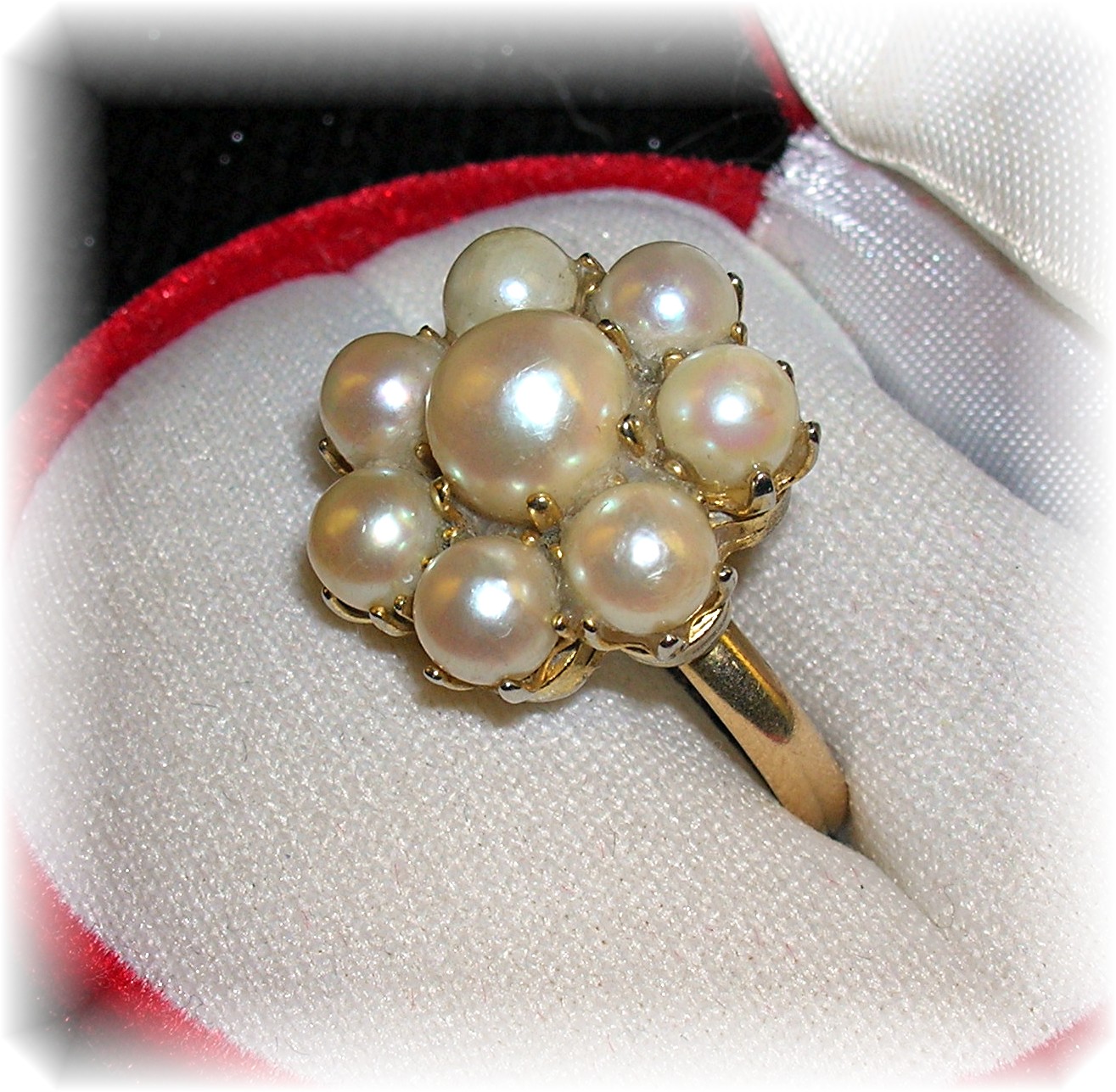 Genuine Pearl Cluster Ring With 8 Lustrous Pearls . . .