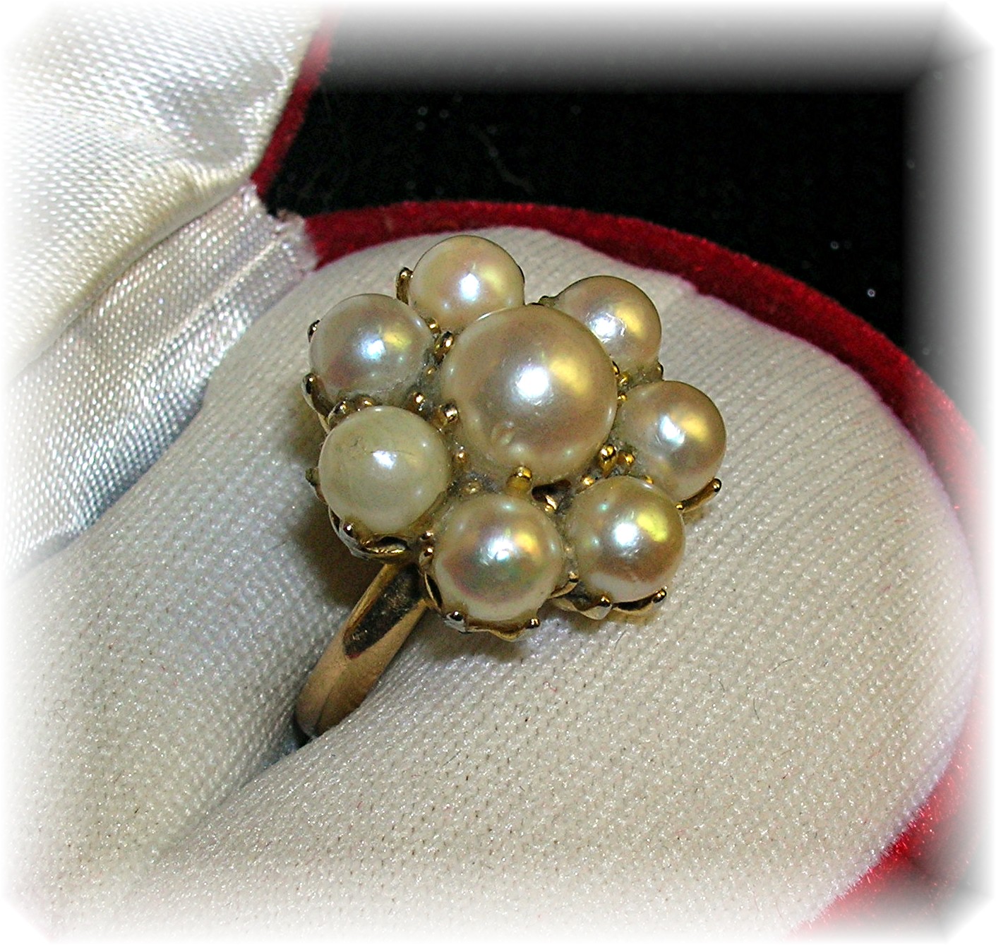 Genuine Pearl Cluster Ring With 8 Lustrous Pearls . . .