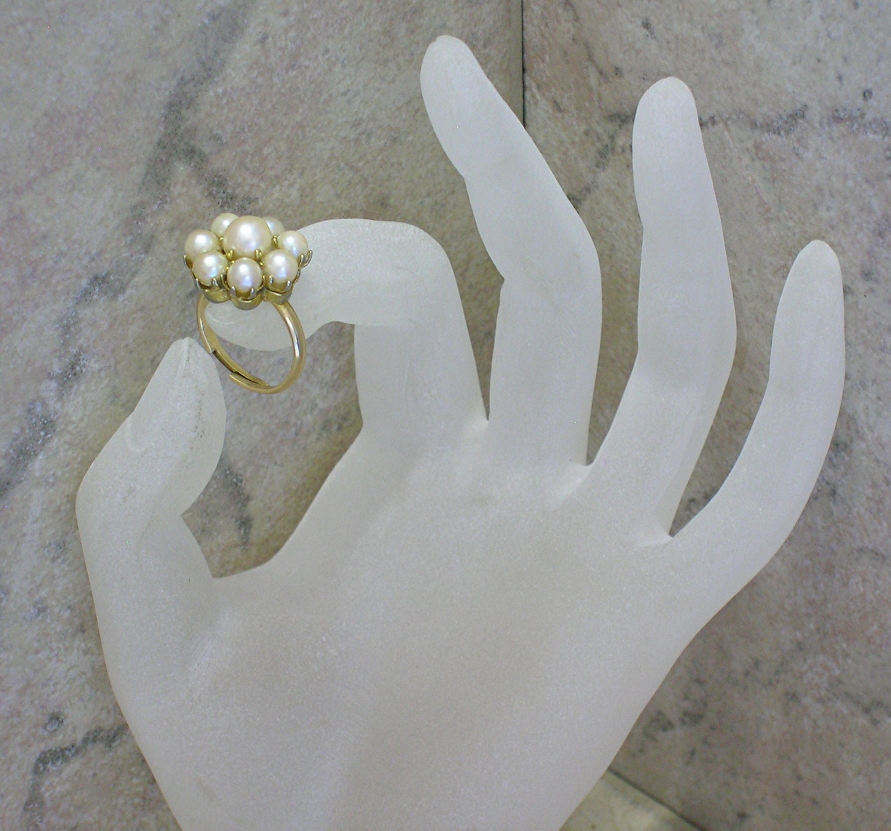 Genuine Pearl Cluster Ring With 8 Lustrous Pearls . . .