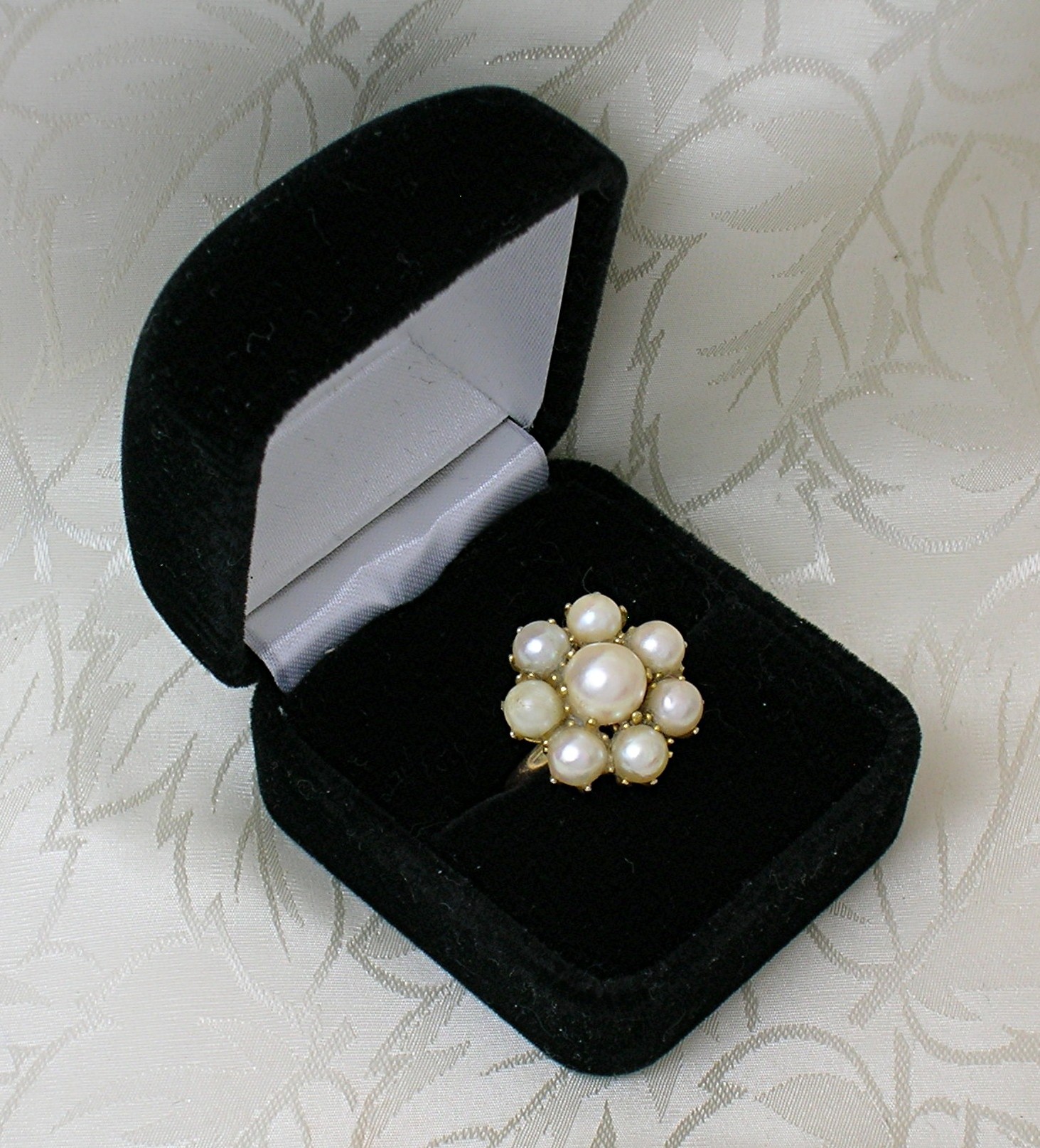Genuine Pearl Cluster Ring With 8 Lustrous Pearls . . .