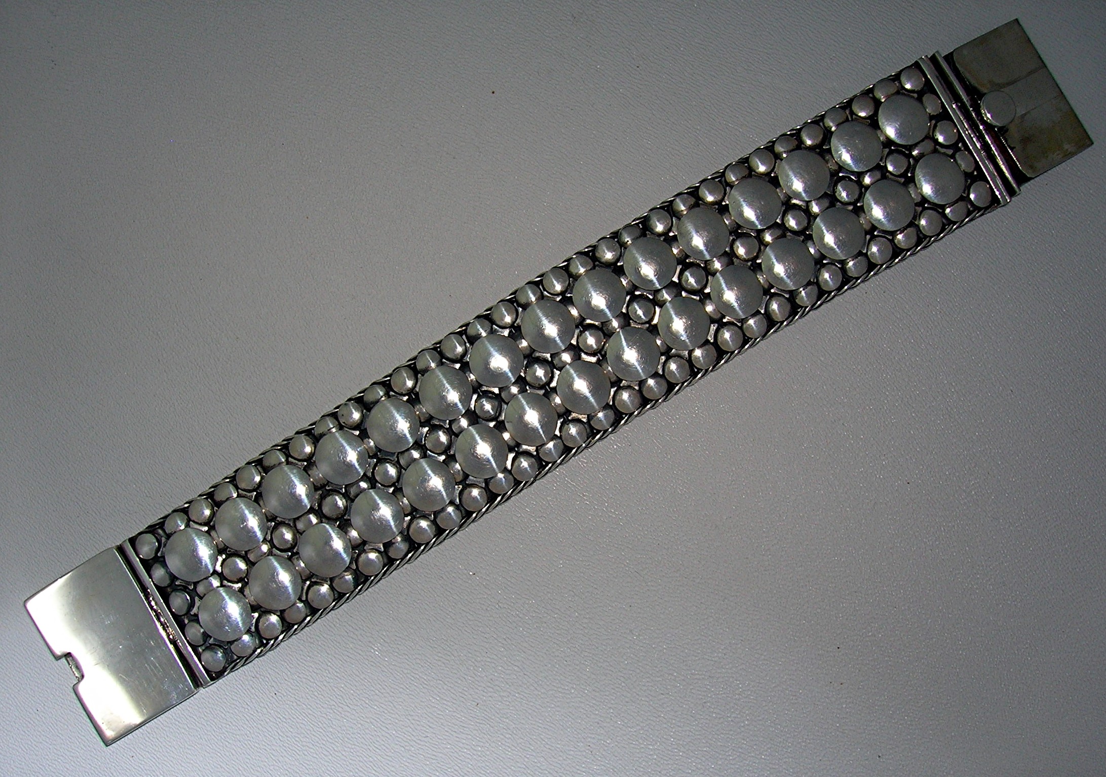 Bracelet Sterling Silver Pebble Design 8 Inch 170  Gram
