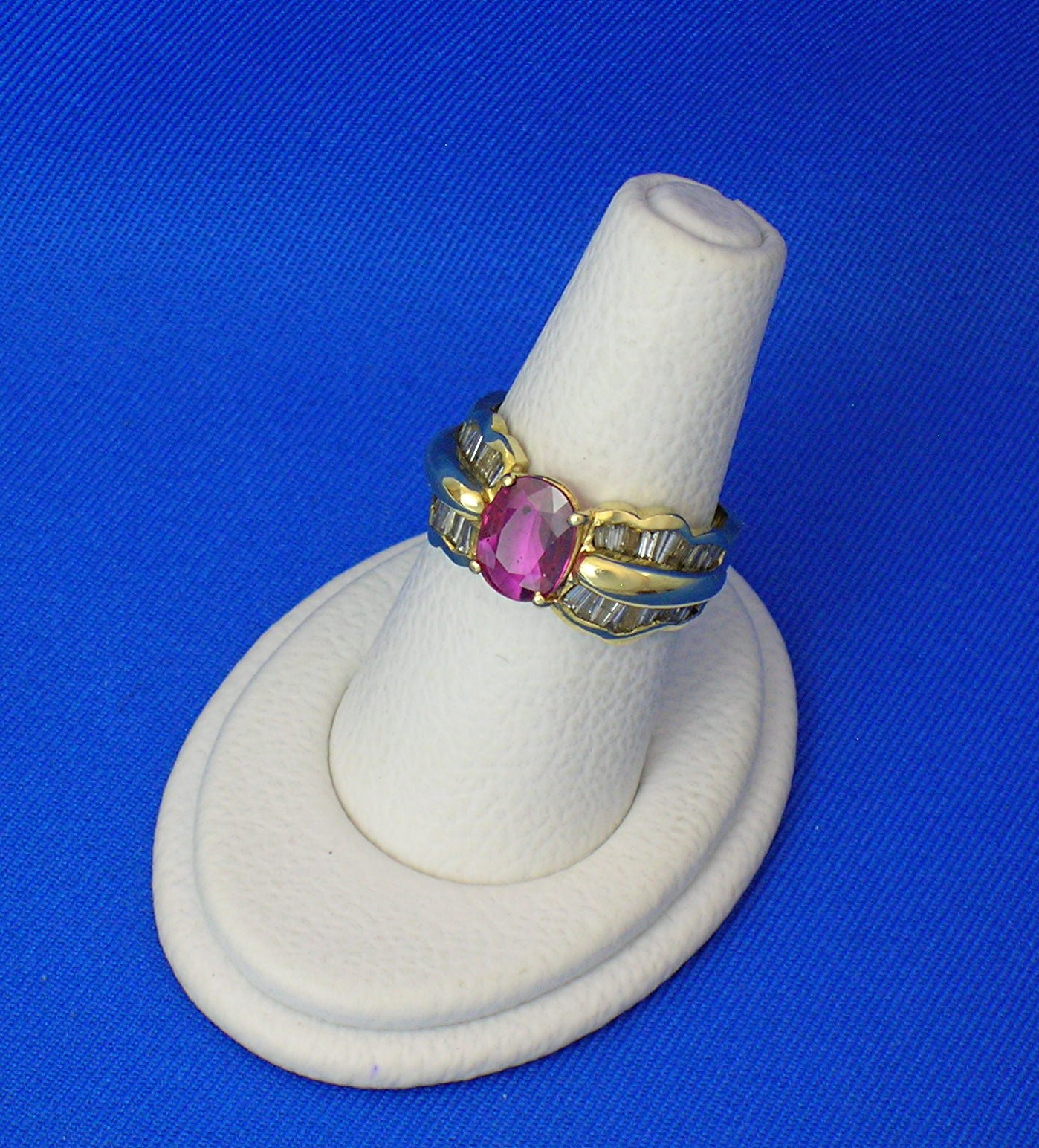 Ring Ruby 1 1/2cts Diamonds 14K Gold