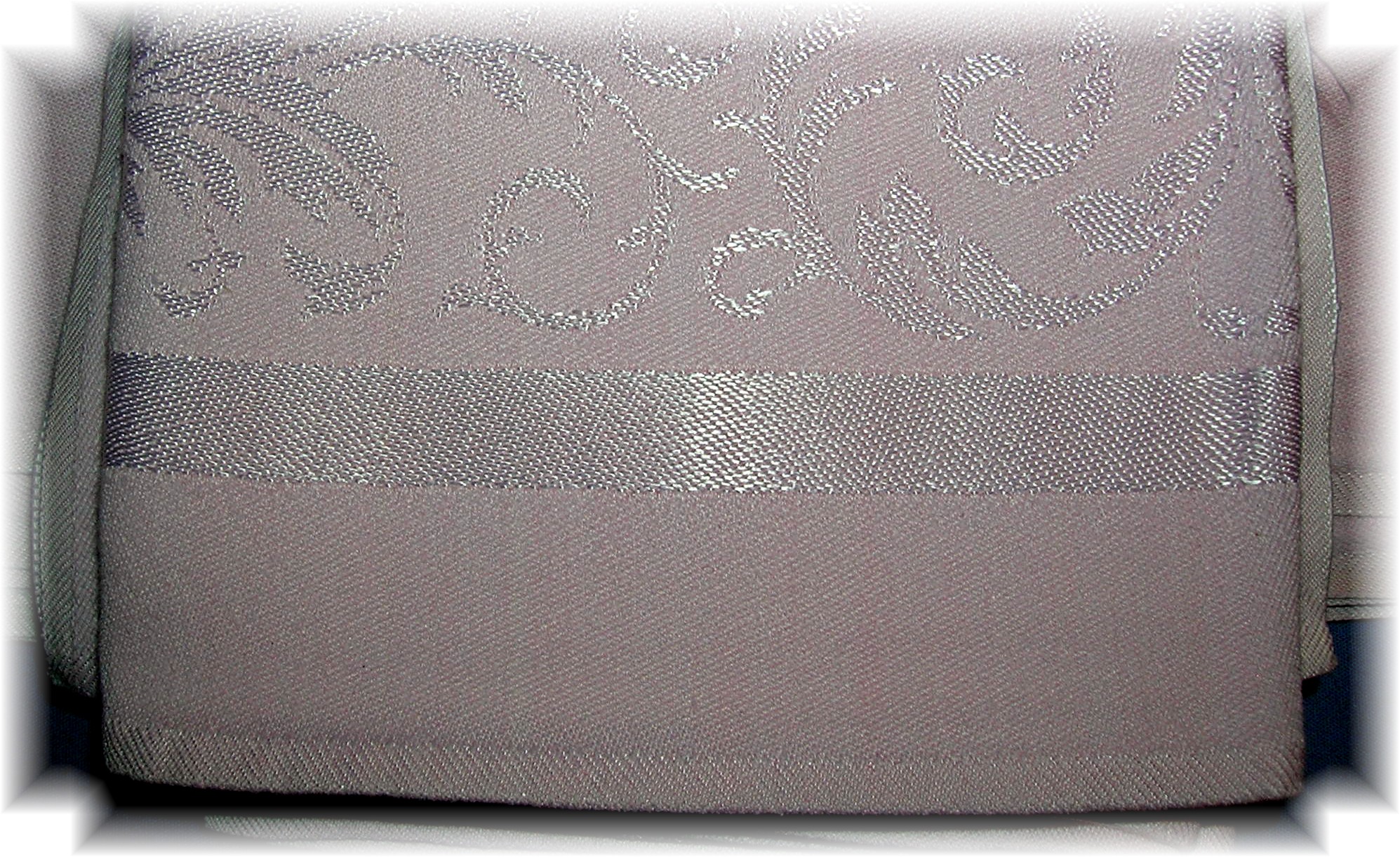 Damask PinkTable Cloth  8 Matching Napkins