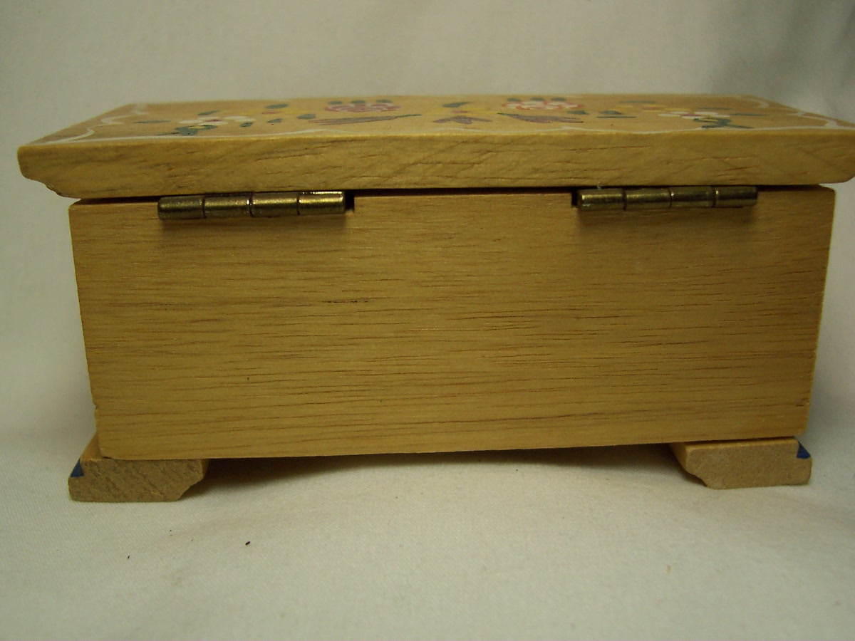 Dora Kuhn German Doll House Chest