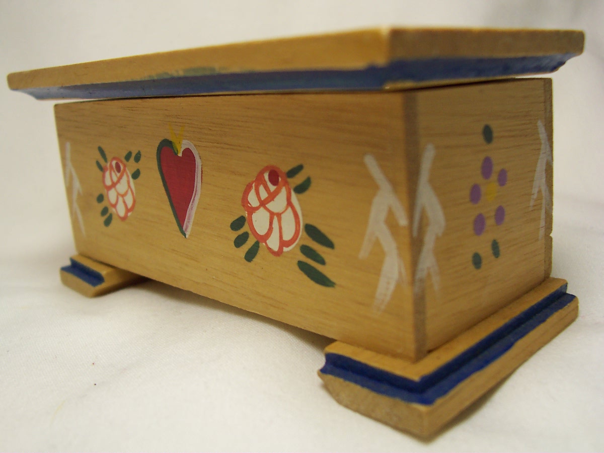 Dora Kuhn German Doll House Chest
