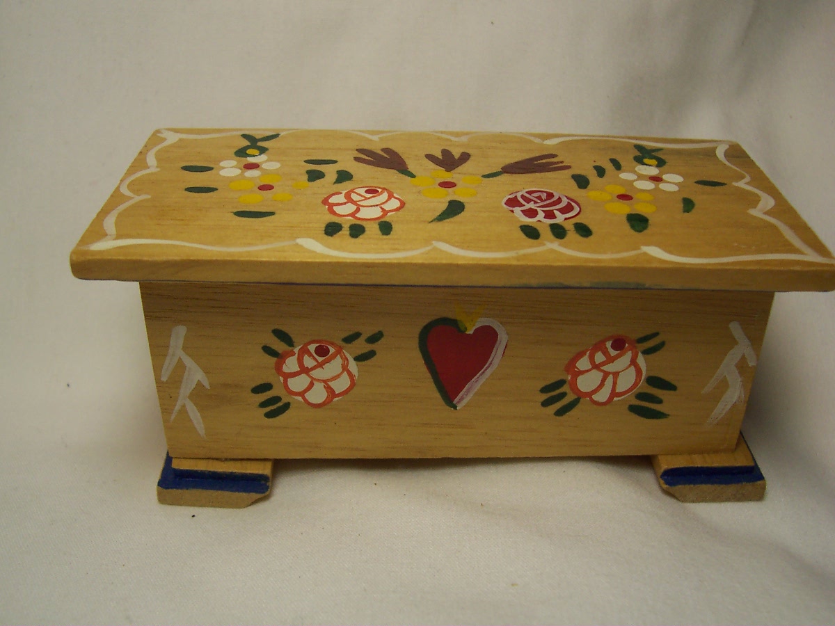 Dora Kuhn German Doll House Chest