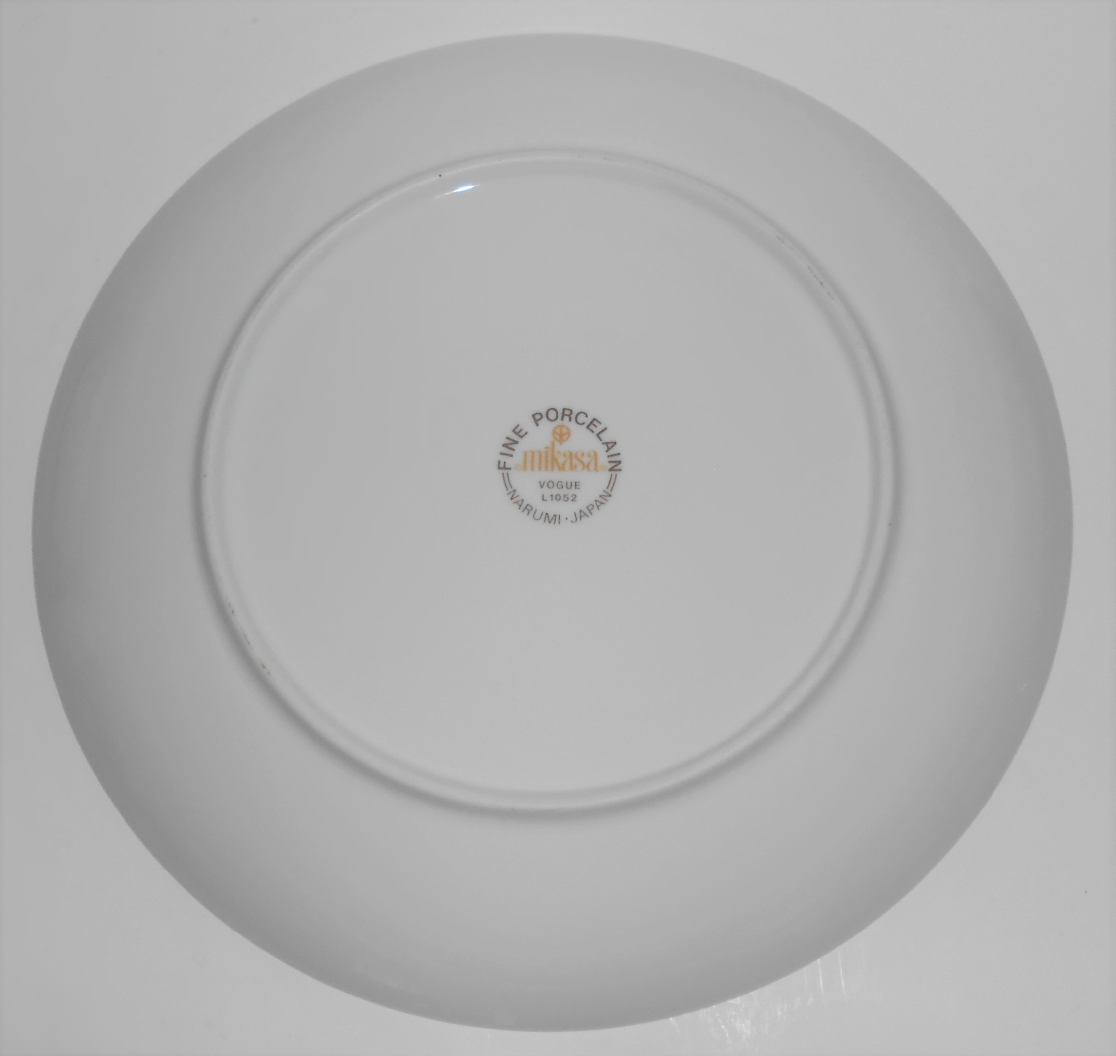 Mikasa Fine China Porcelain Vogue Chop Plate