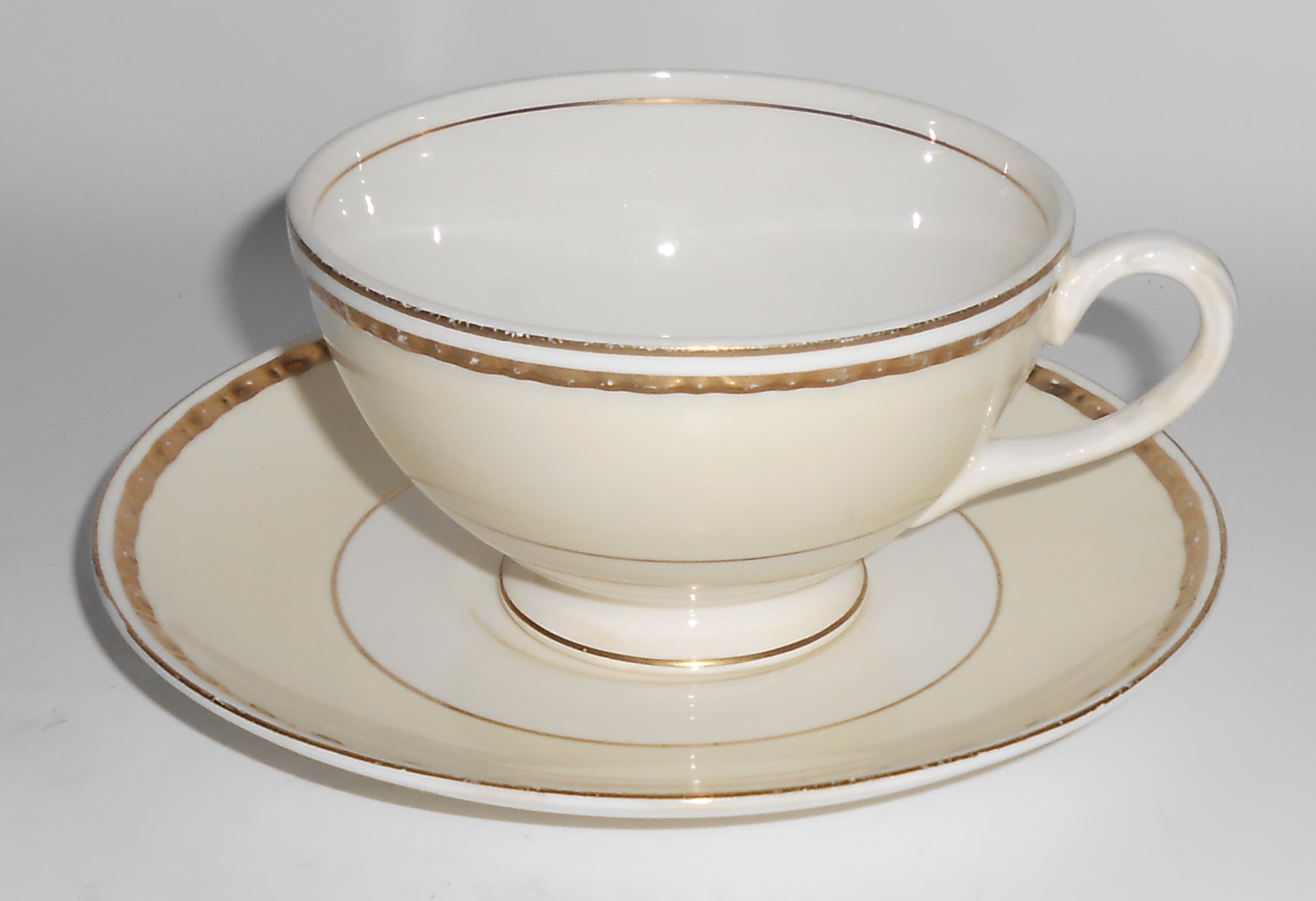VINTAGE Homer Laughlin Company Georgian Eggshell Vicero