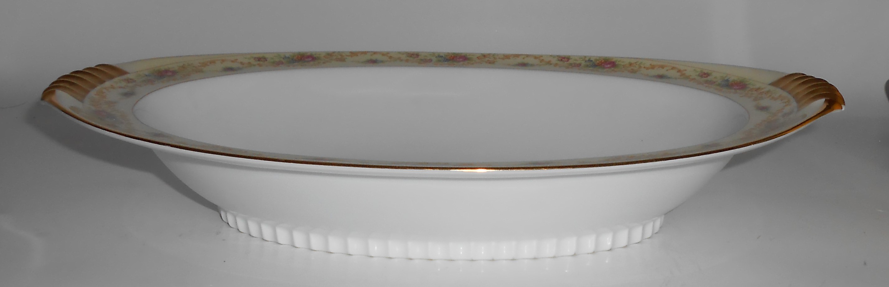 Meito China Porcelain Japan The Windsor w/Gold Oval Veg
