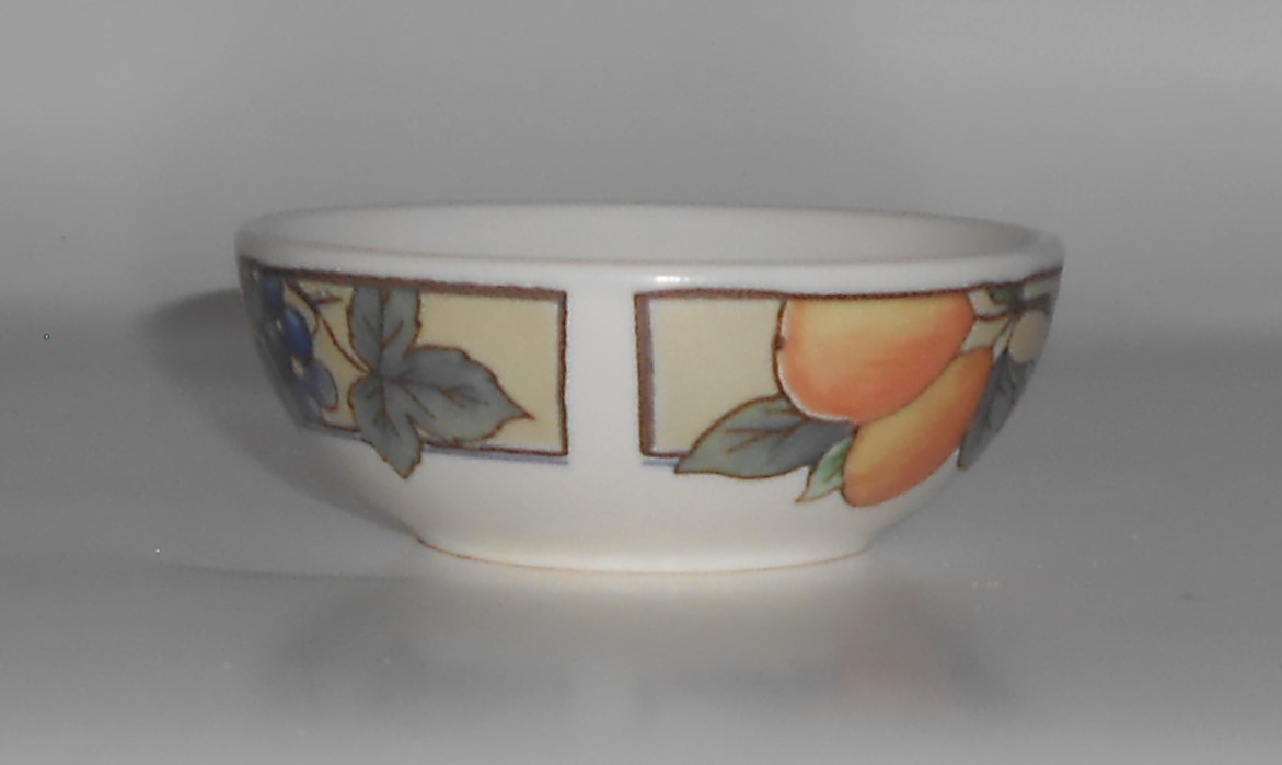 Mikasa Intaglio China CAC29 Garden Harvest Round Box -
