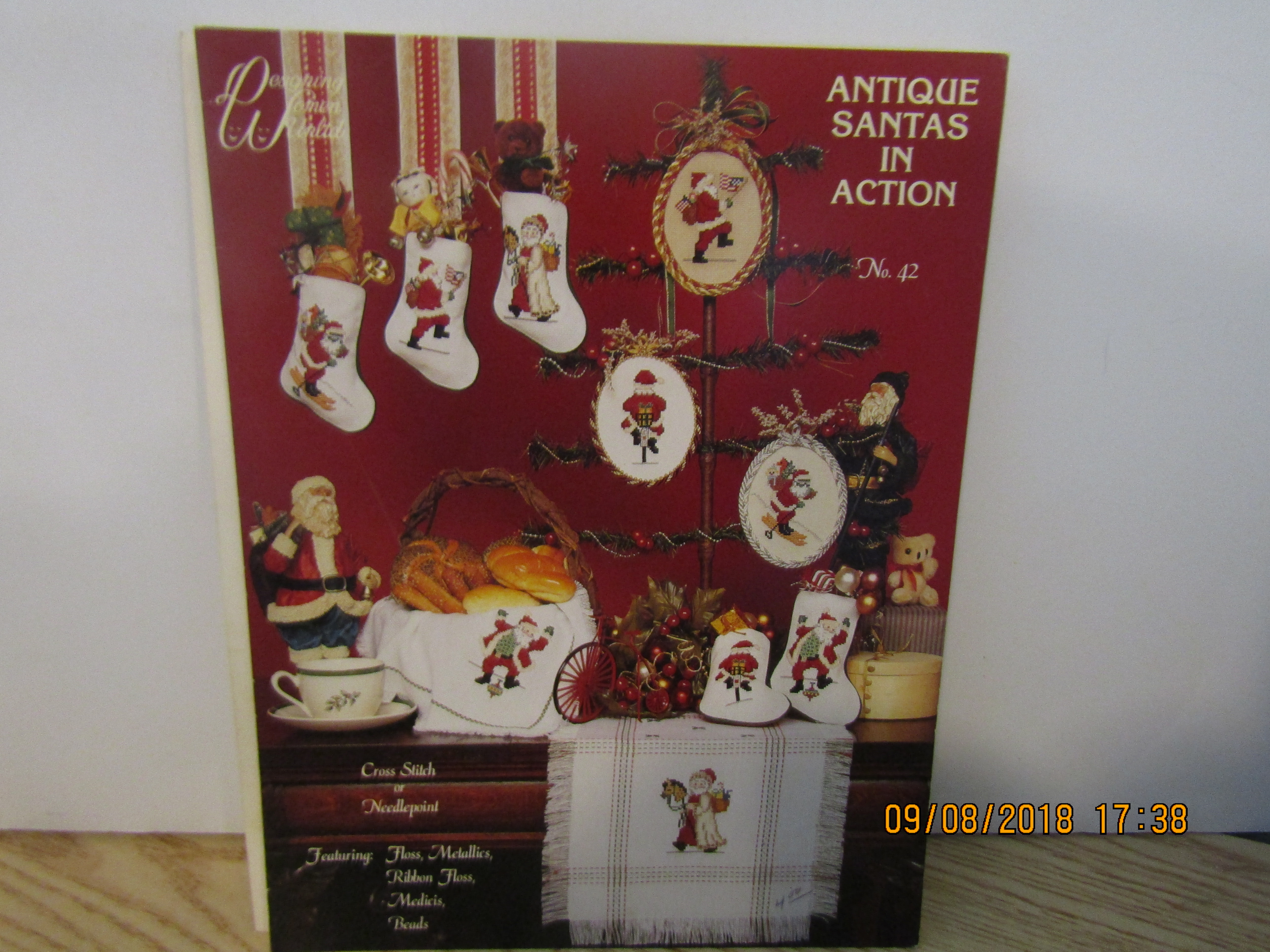 DesigningWomen Craft Book Antique Santas In Action #42