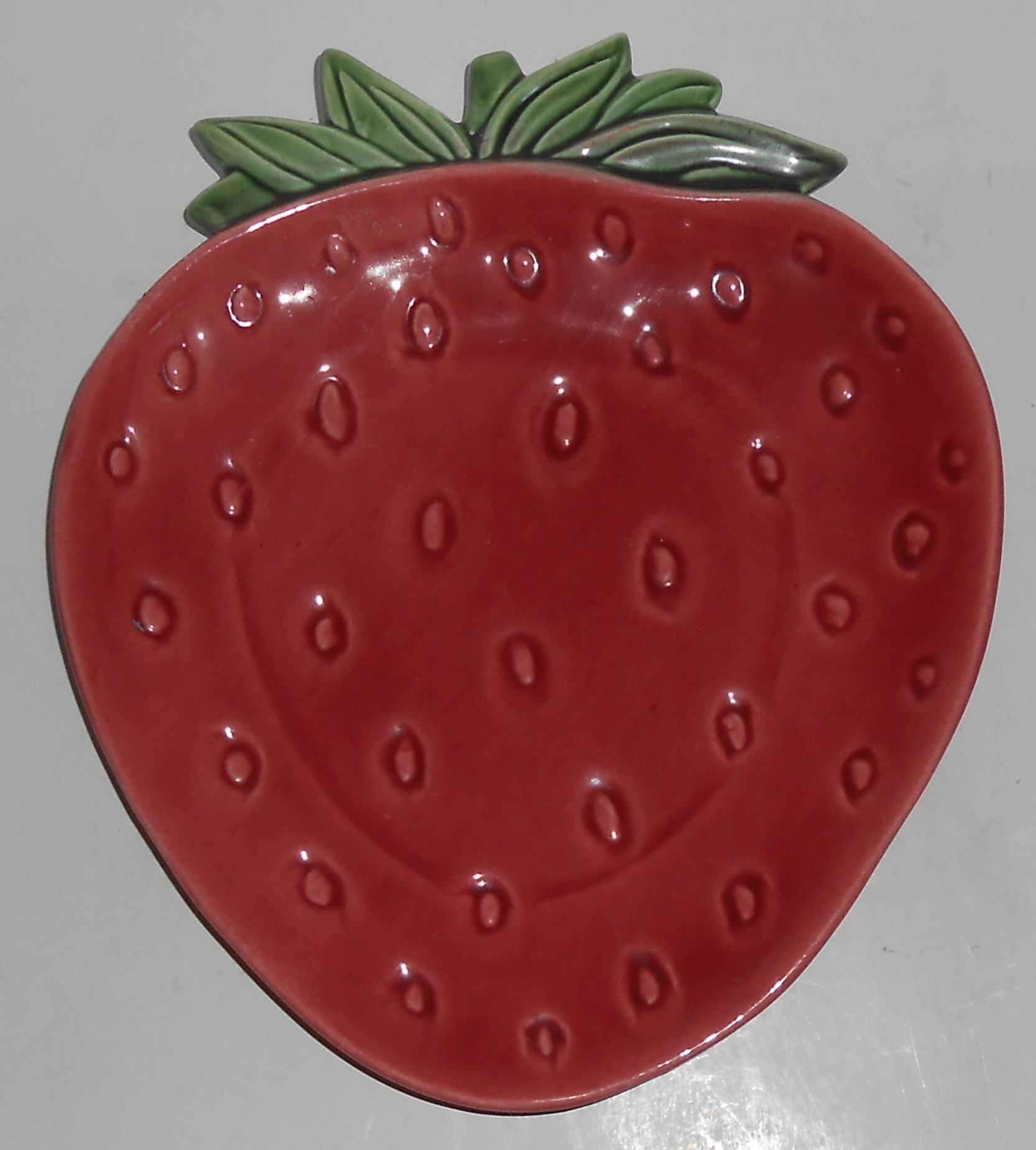 Bauer / Cemar Pottery Strawberry Plate