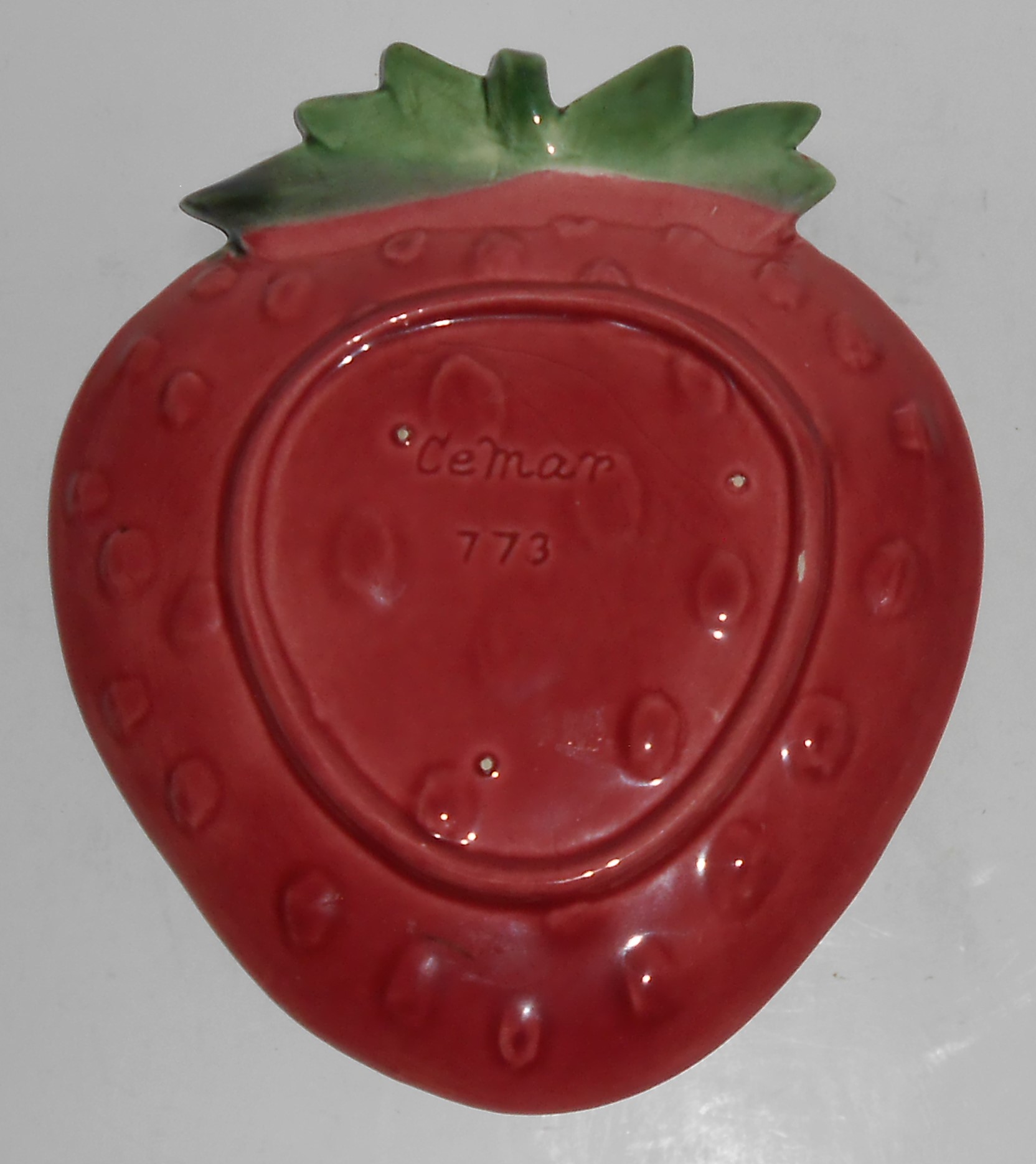 Bauer / Cemar Pottery Strawberry Plate