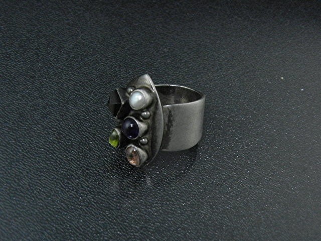 Navajo NAKAI Sterling Silver Garnet Pearl Peridot Ring