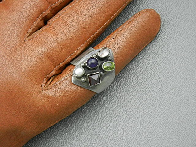 Navajo NAKAI Sterling Silver Garnet Pearl Peridot Ring
