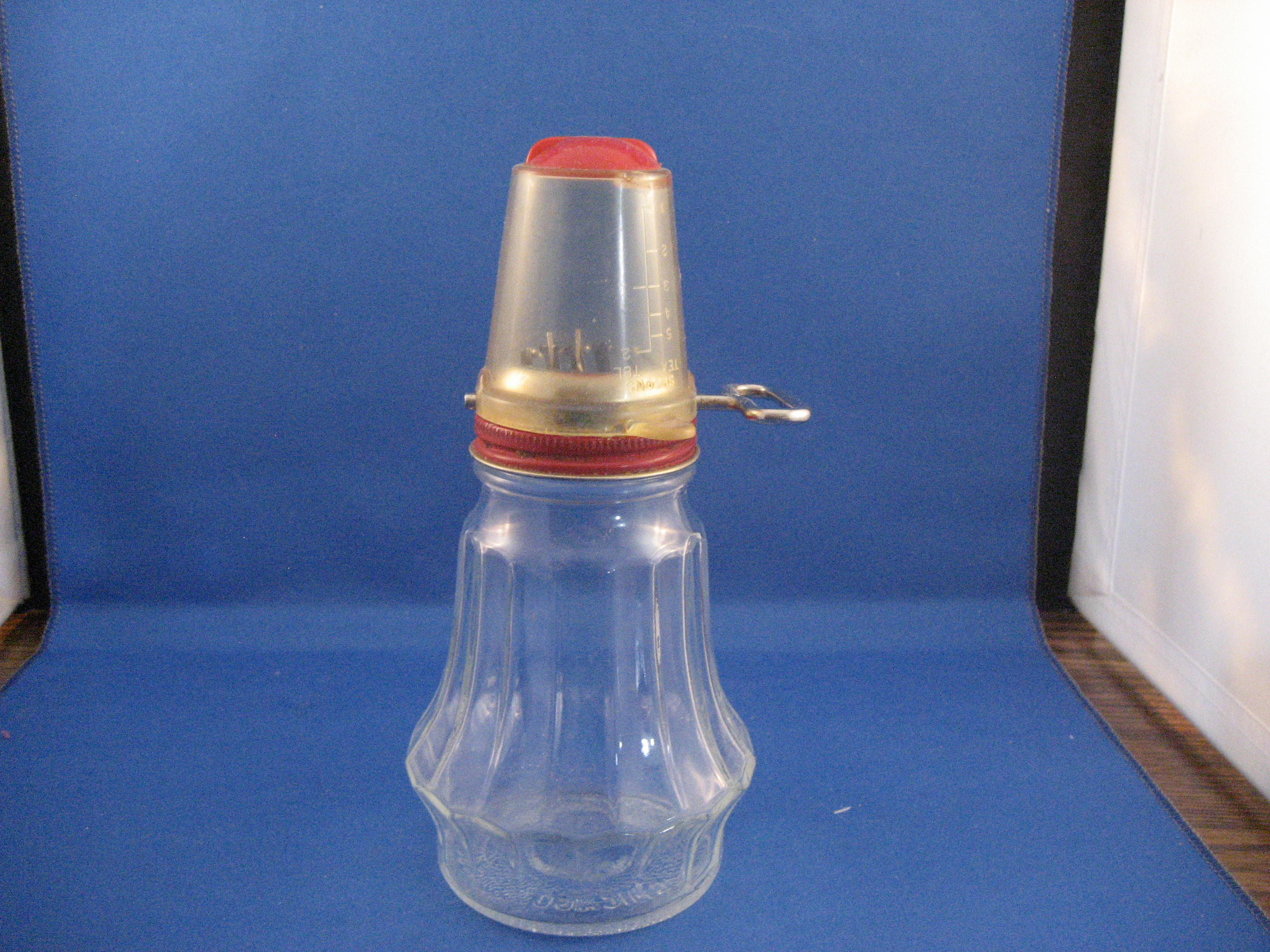1950 Nut Grinder with Measuring Cup Top