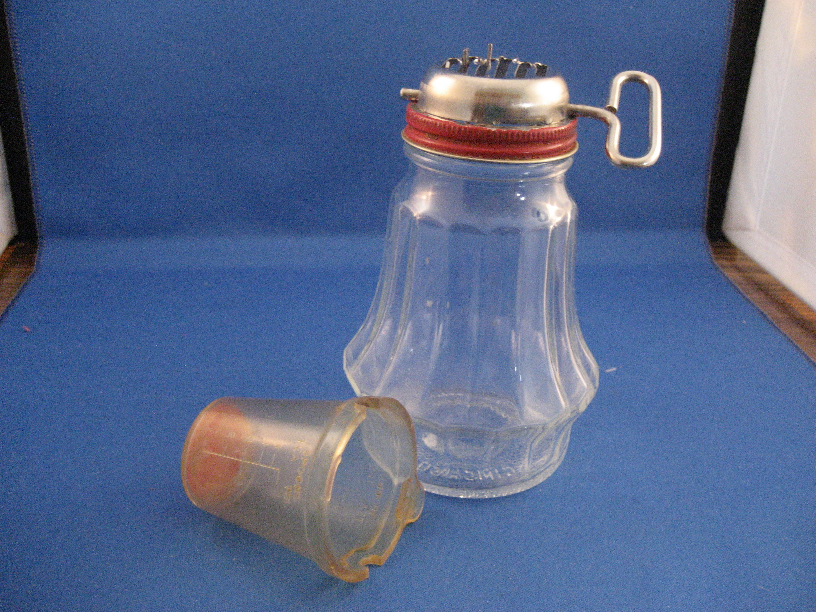 1950 Nut Grinder with Measuring Cup Top