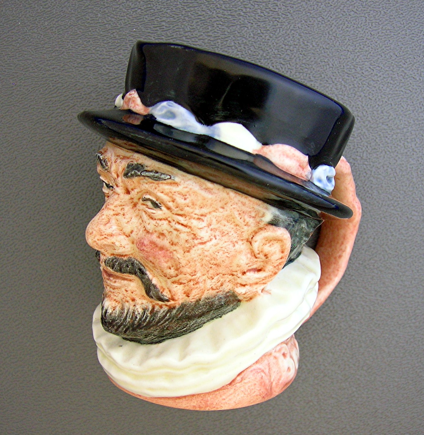 Royal Doulton Beefeater 1946 H Fenton