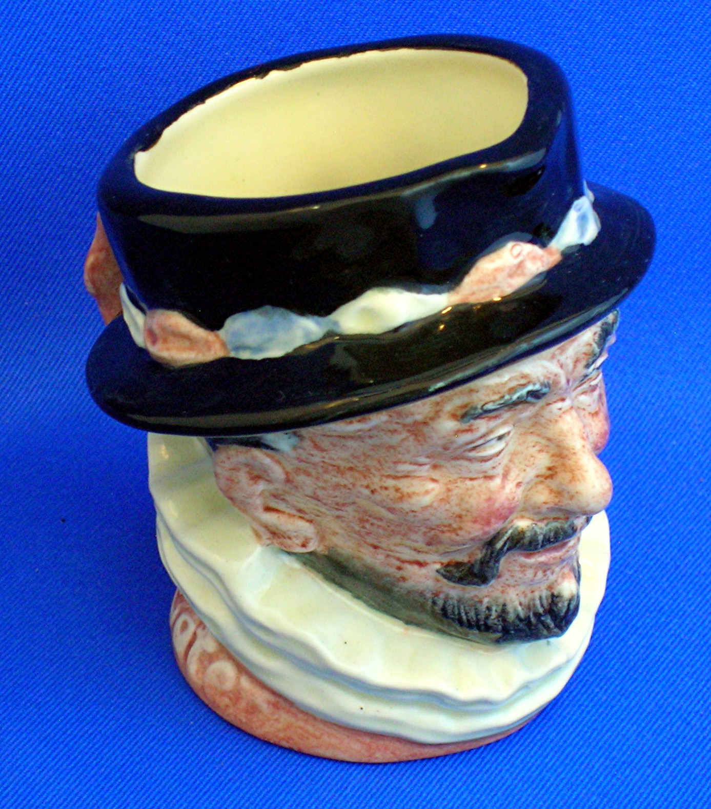 Royal Doulton Beefeater 1946 H Fenton