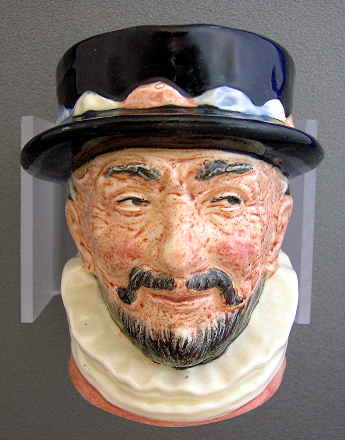 Royal Doulton Beefeater 1946 H Fenton