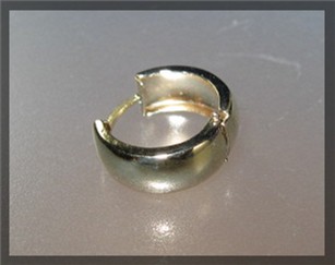 Earrings 10K Yellow Gold Huggie Hoop