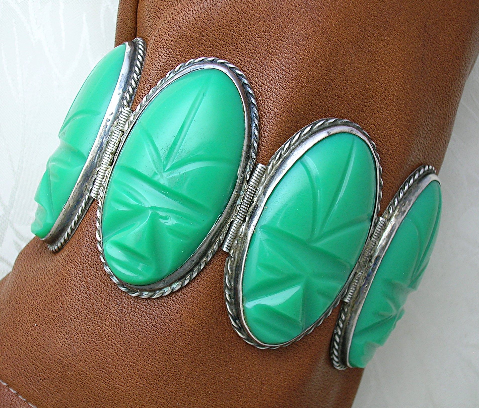 Mexico Silver Green Glass Oval Large Links Bracelet