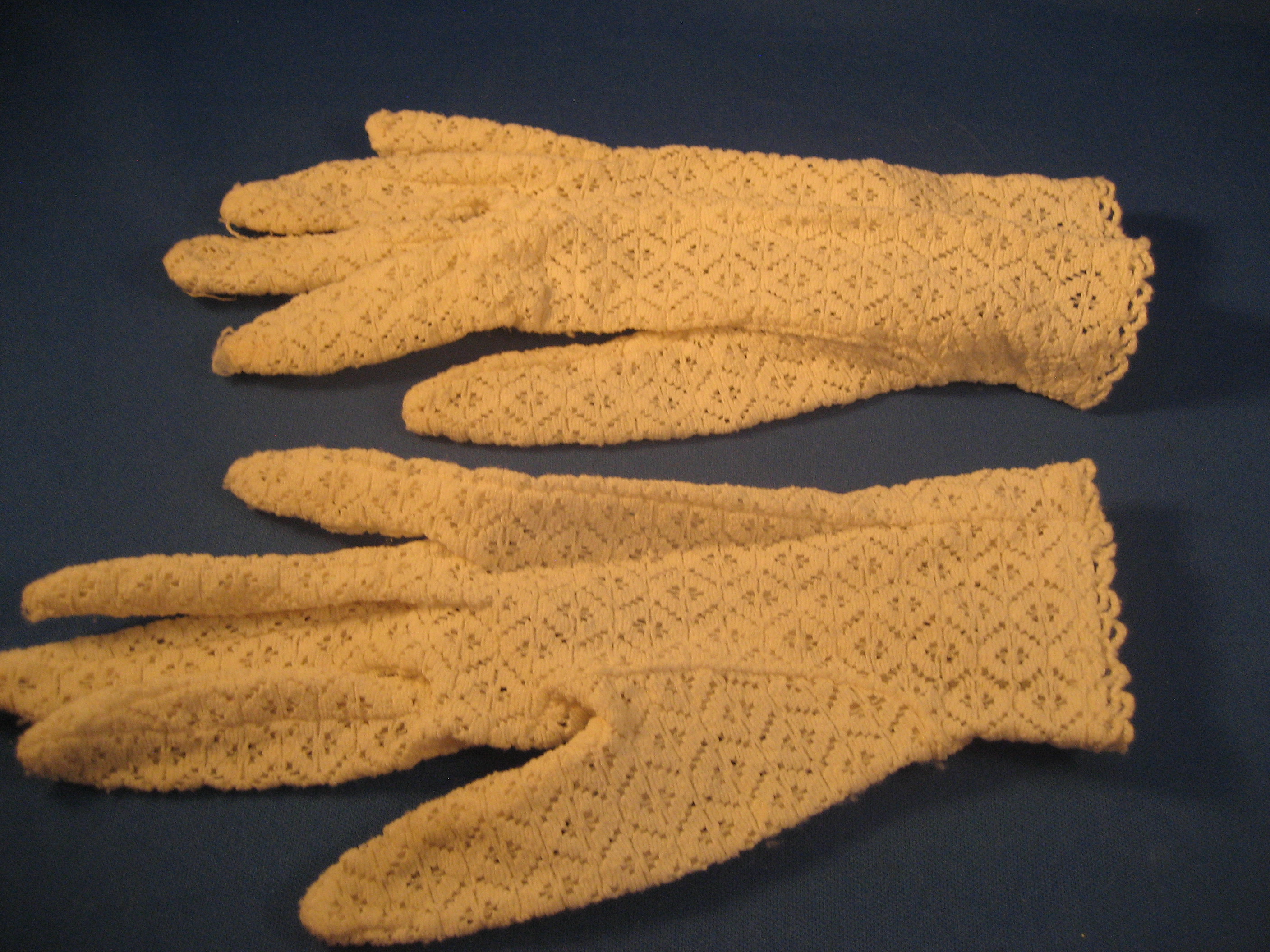 Child's Lace Gloves
