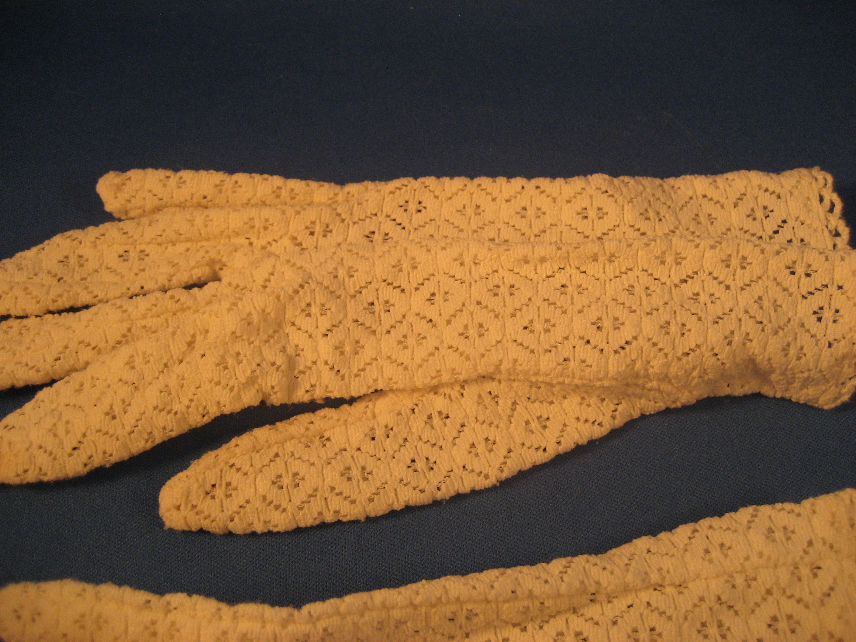 Child's Lace Gloves