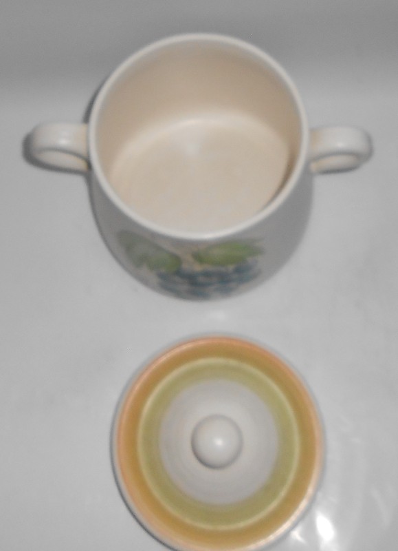 Franciscan Pottery Fruit Bean Pot w/Lid - MINT