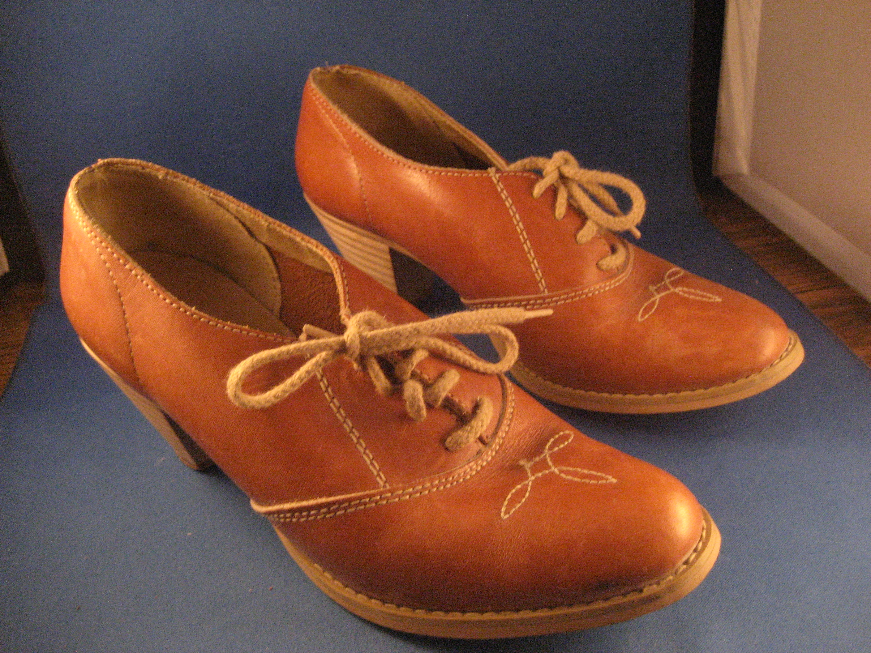 1930 Women's Leather Tie Shoe