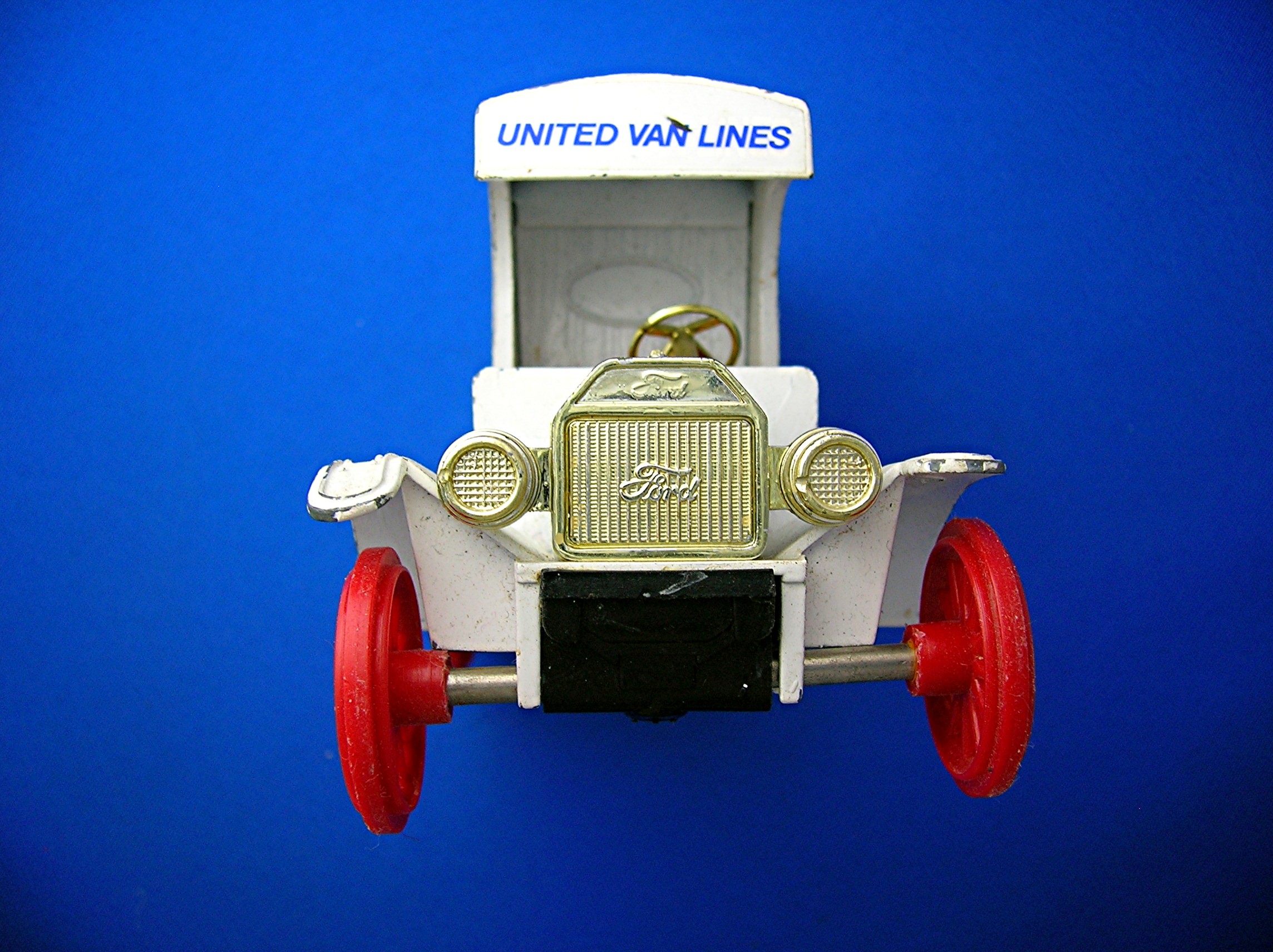 BANK - ERTL Metal Replica 1913 Model T Van Bank