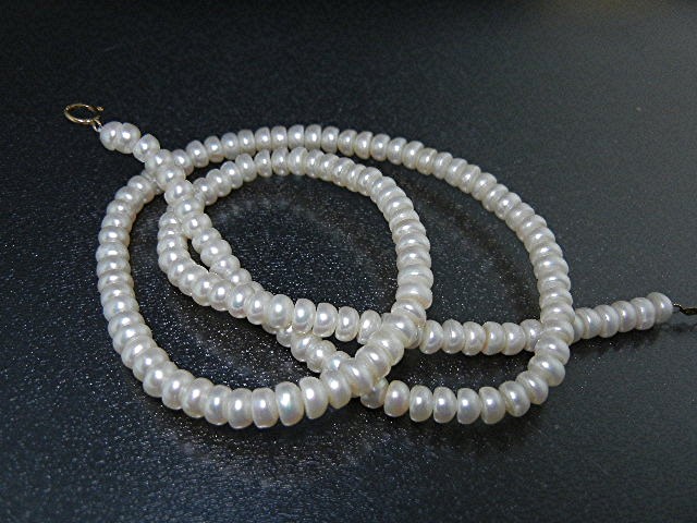14K Gold Clasp Freshwater 4mm Pearls Necklace