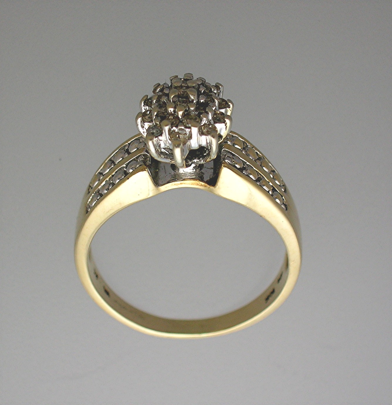 Ring 10K Yellow Gold Diamond Cluster