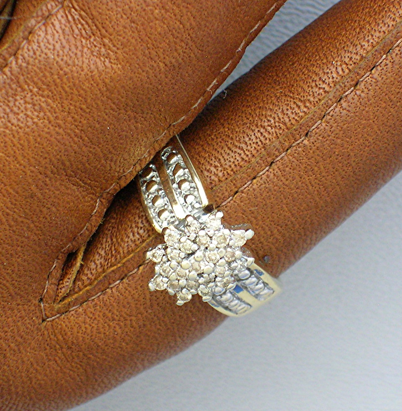 Ring 10K Yellow Gold Diamond Cluster