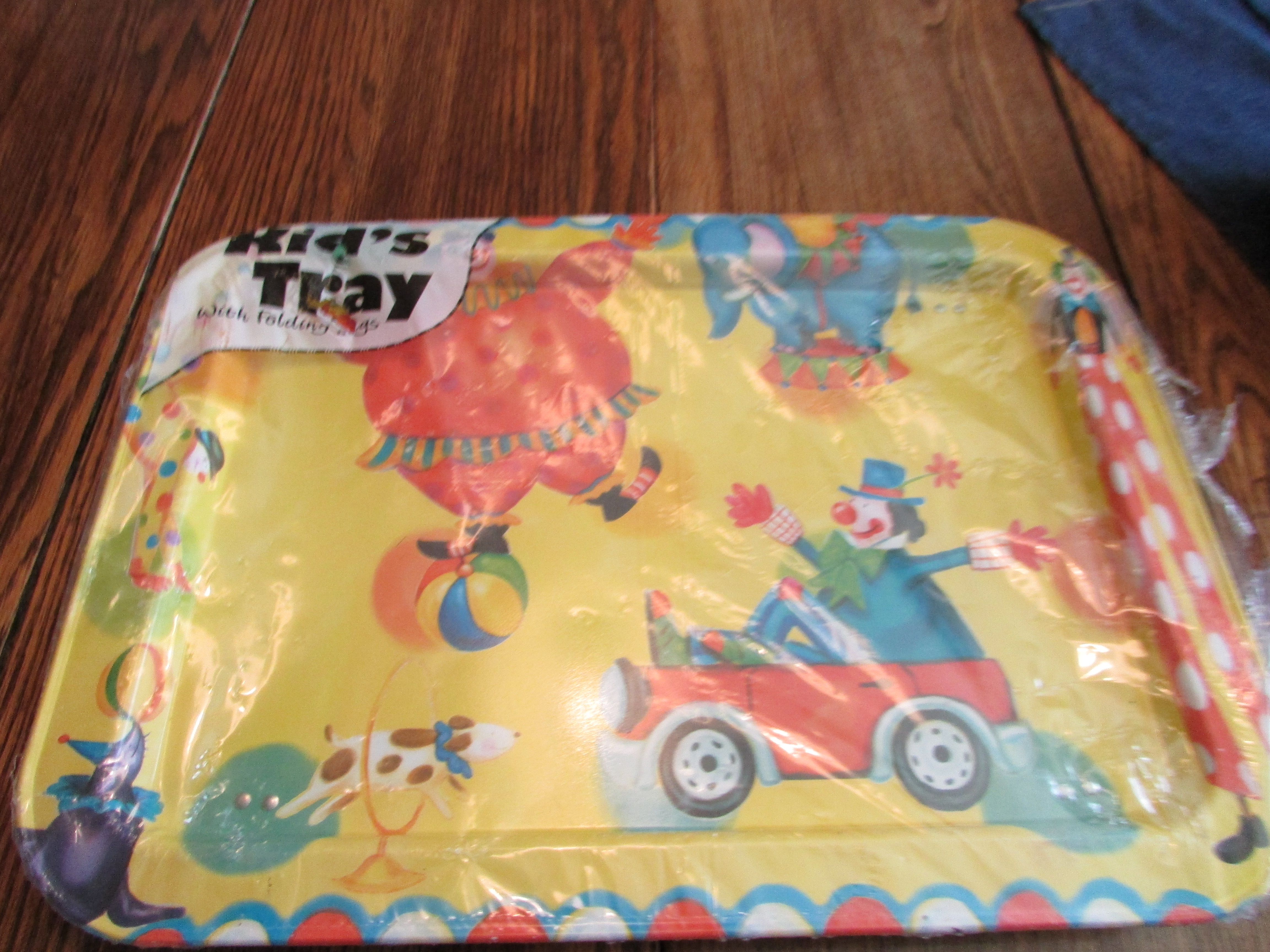Metal Kid's Tray with Folding Legs