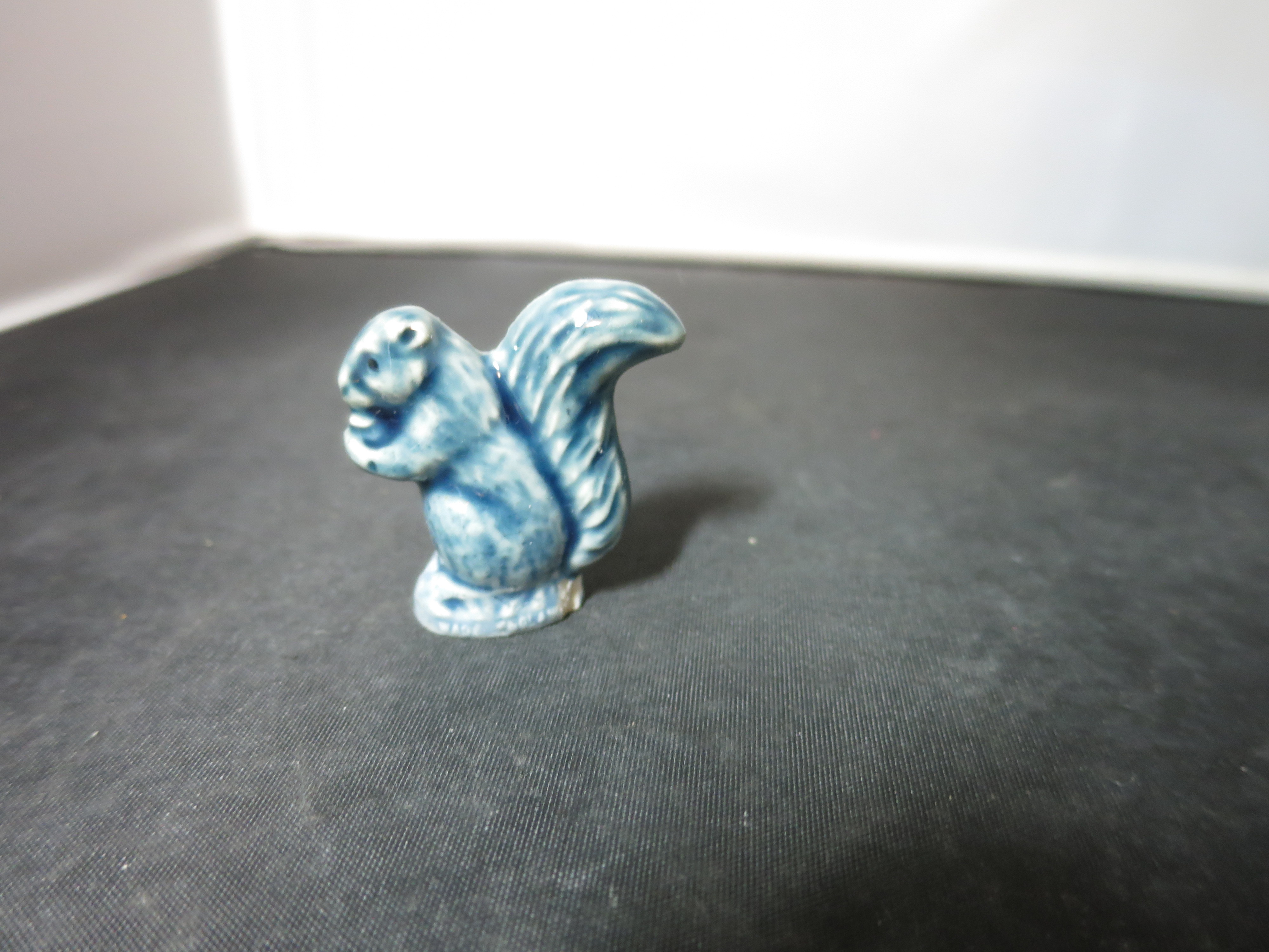 Wade England Squirrel Figurine Red Rose Tea Premium Chip Base