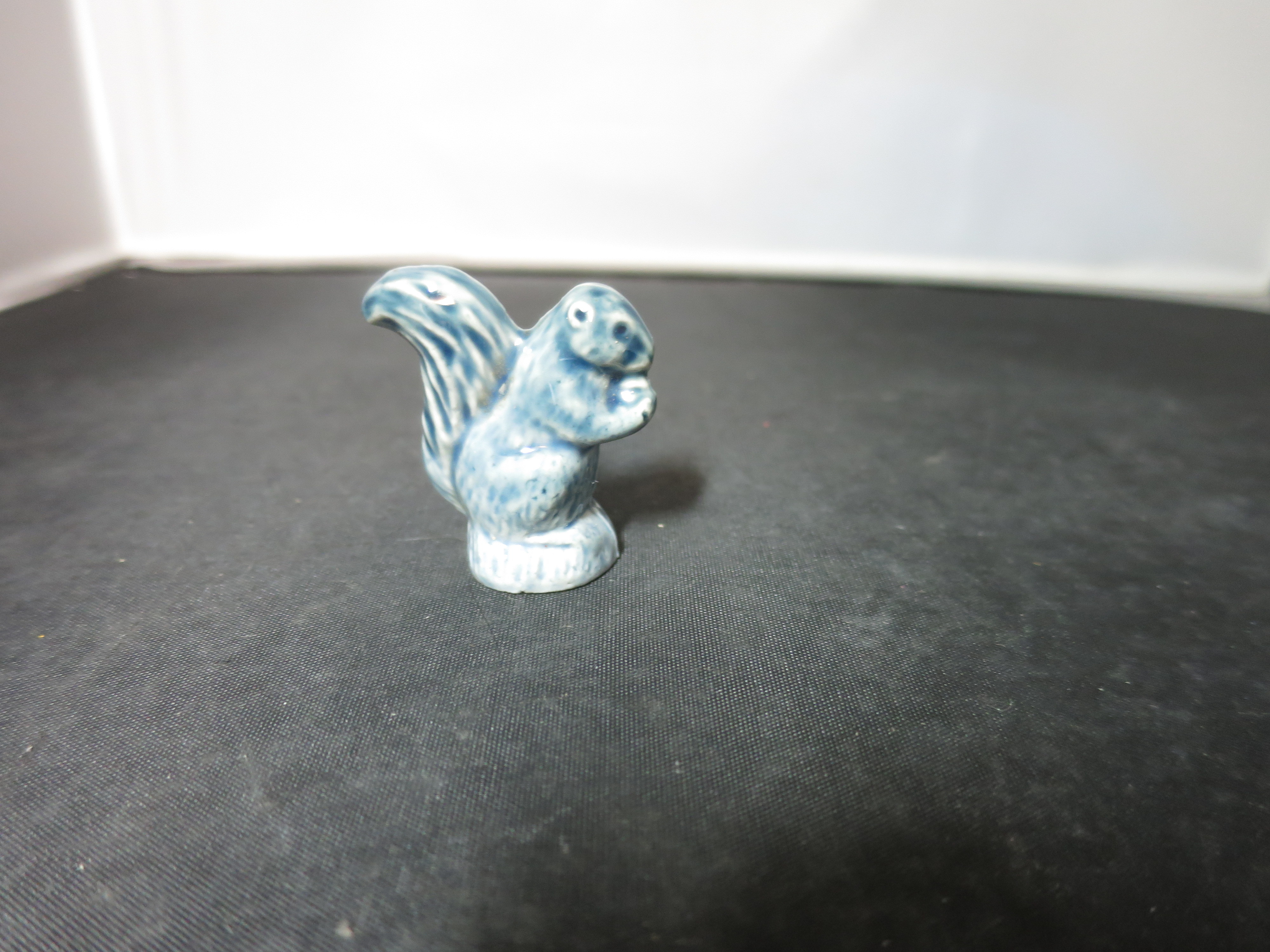 Wade England Squirrel Figurine Red Rose Tea Premium Chip Base