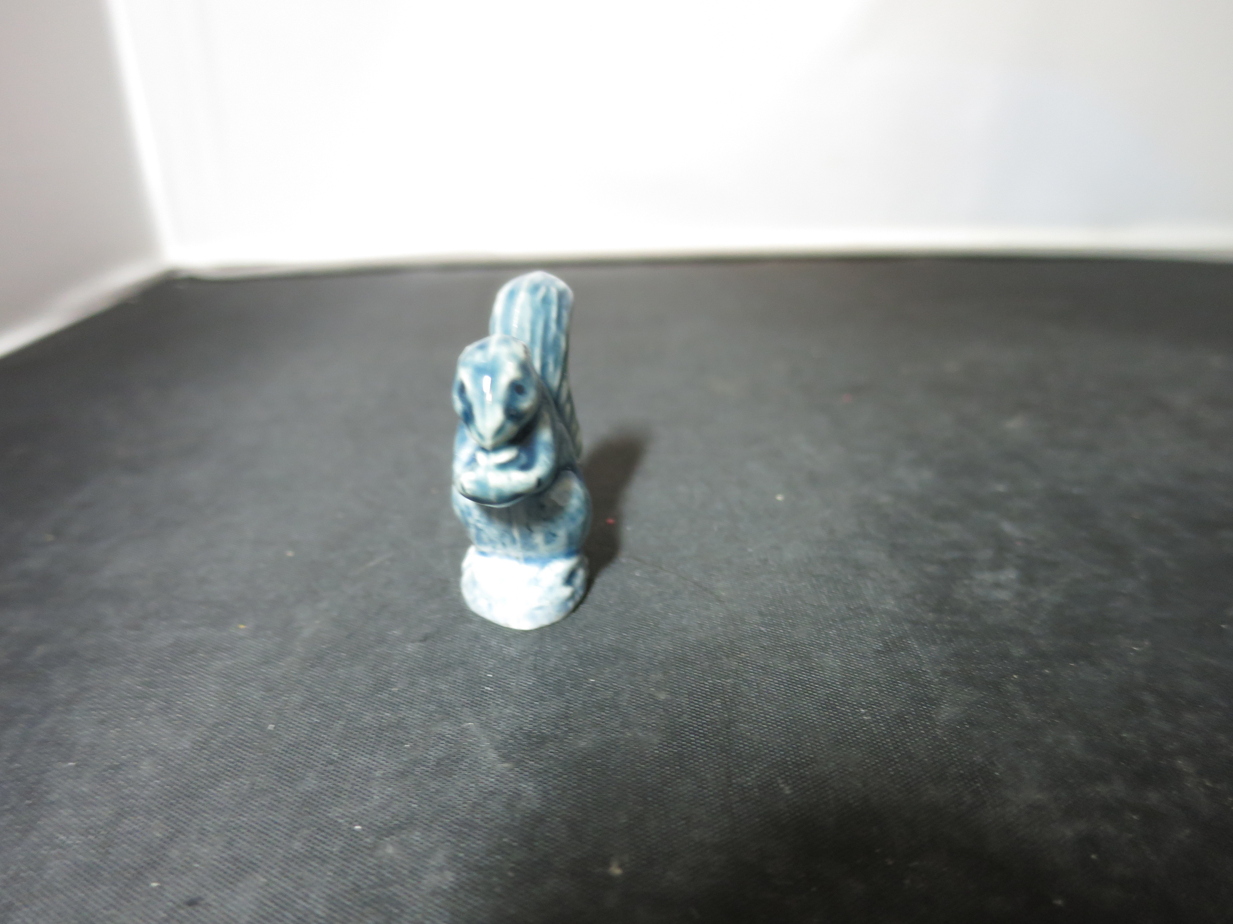 Wade England Squirrel Figurine Red Rose Tea Premium Chip Base