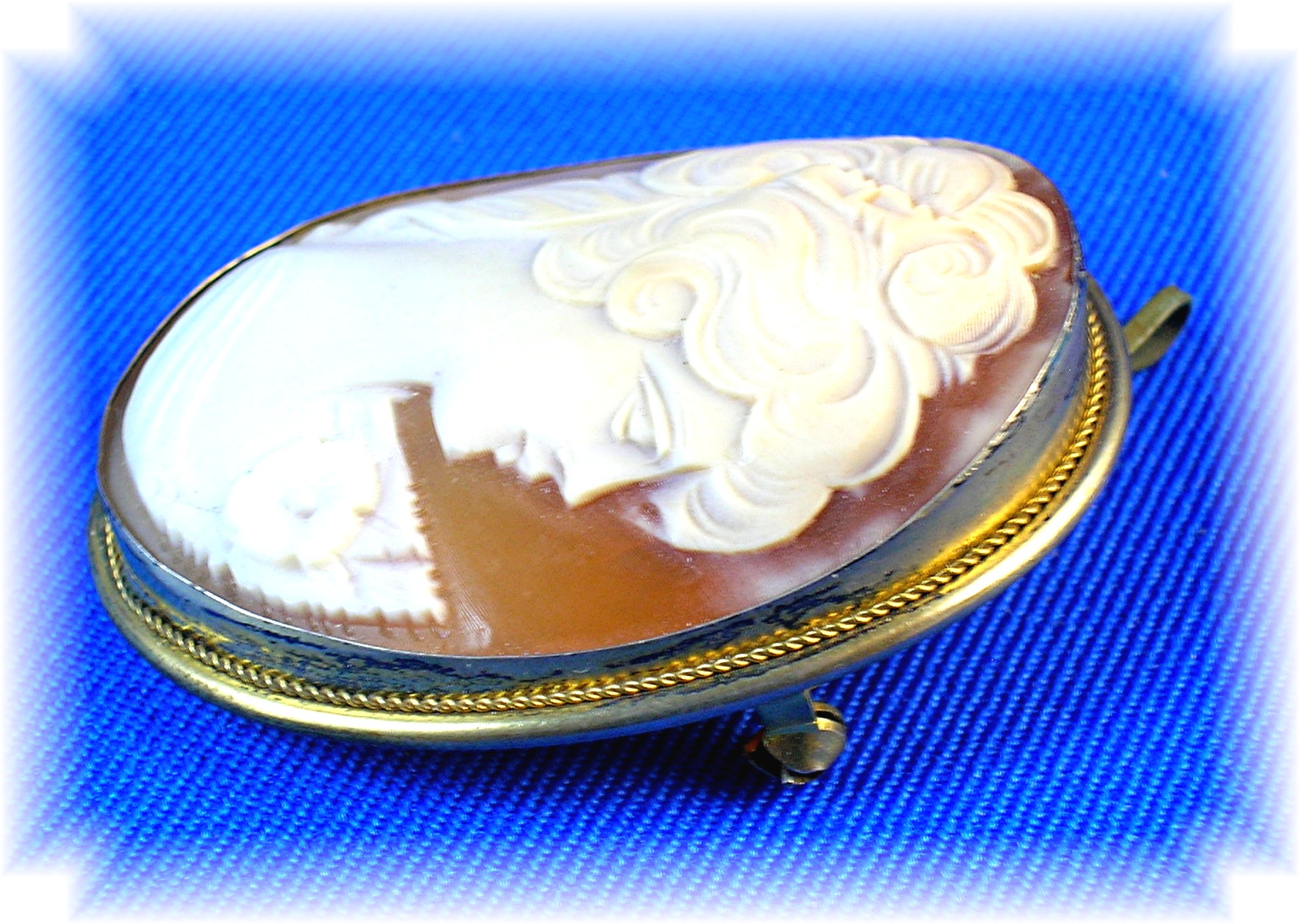 Brooch Signed Gold Over 800 Silver Cameo